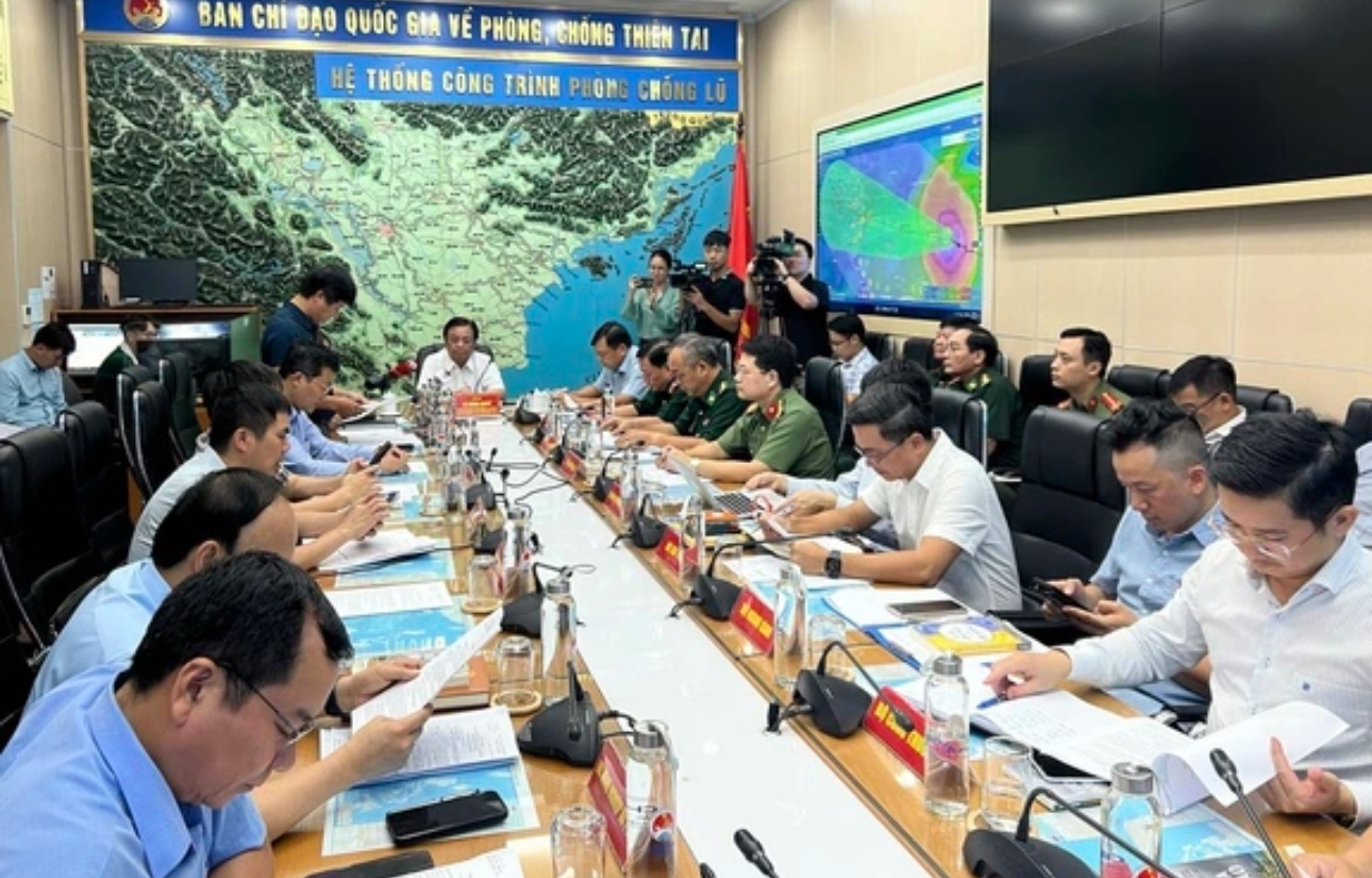 Bộ trưởng N&ocirc;ng nghiệp: &ldquo;Cần h&agrave;nh động kh&ocirc;ng hối tiếc&rdquo; với cơn b&atilde;o mạnh nhất 10 năm qua- Ảnh 2.