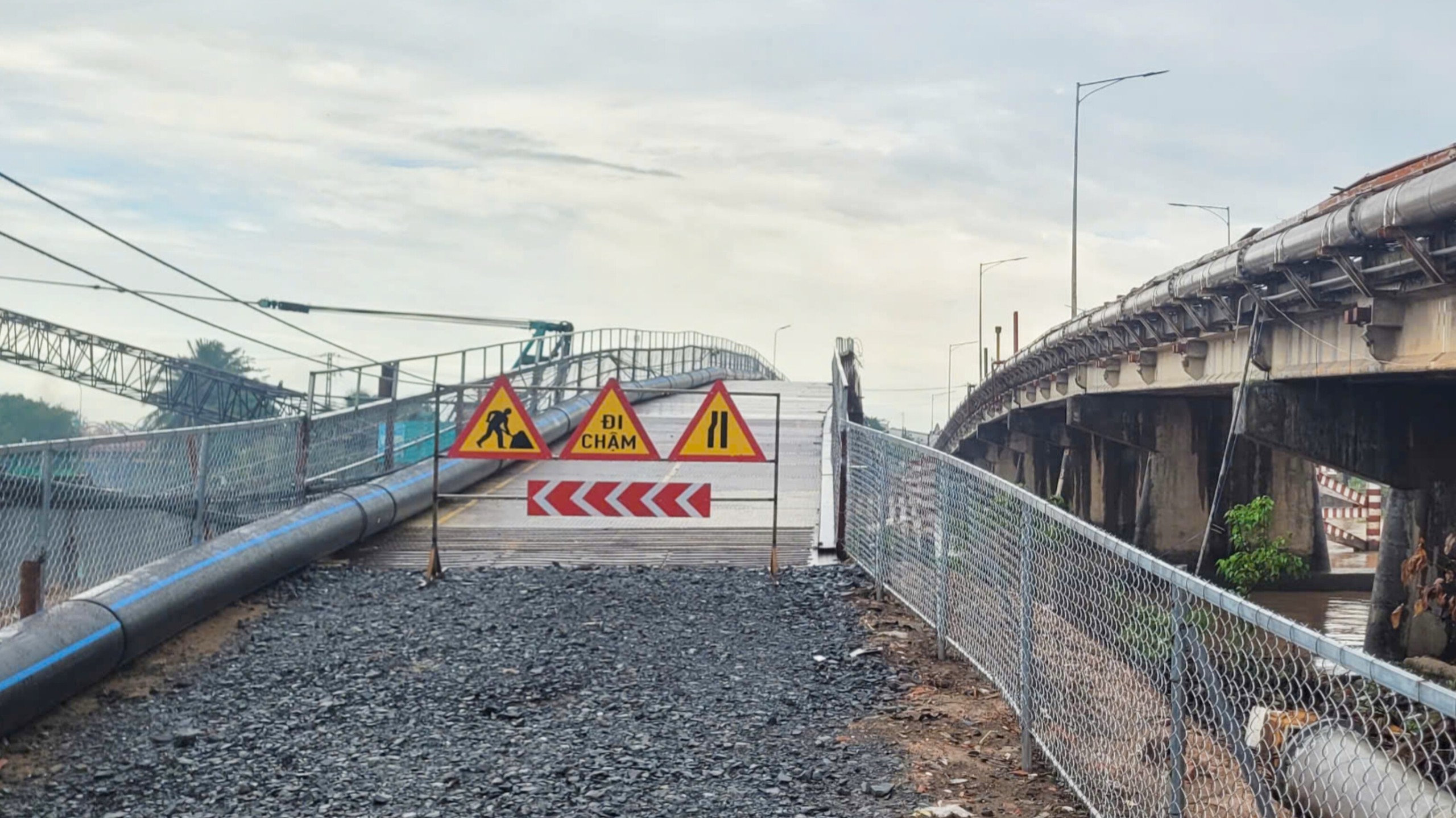 V&igrave; sao chưa th&aacute;o dỡ cầu Sa Đ&eacute;c cũ để x&acirc;y mới?- Ảnh 2.
