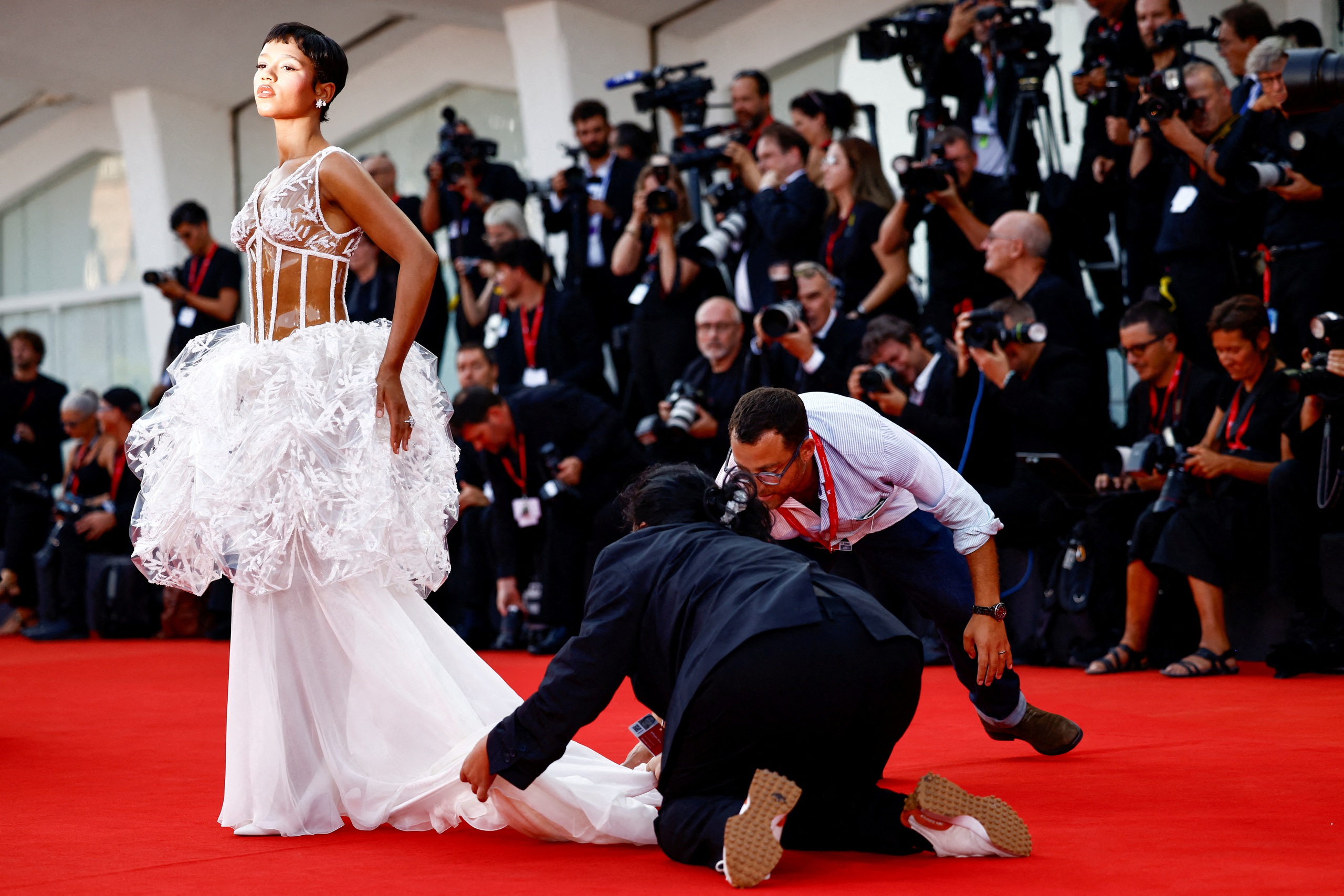 Kết quả Li&ecirc;n hoan phim Venice 2024 gọi t&ecirc;n t&aacute;c phẩm n&agrave;o?- Ảnh 2.