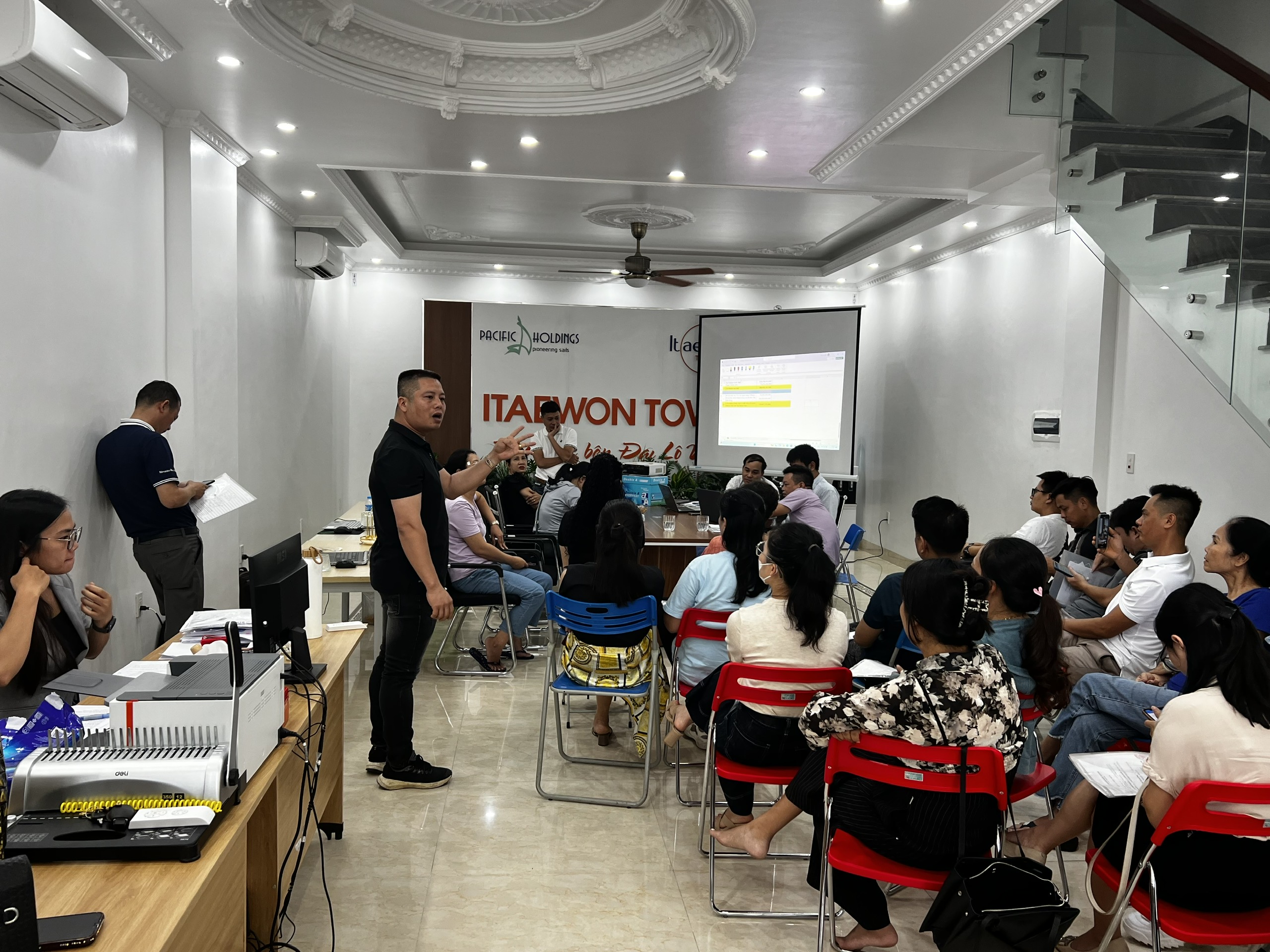 Nữ cựu gi&aacute;m đốc c&ocirc;ng ty bất động sản lớn ở Hải Ph&ograve;ng bị khởi tố th&ecirc;m tội danh- Ảnh 1.