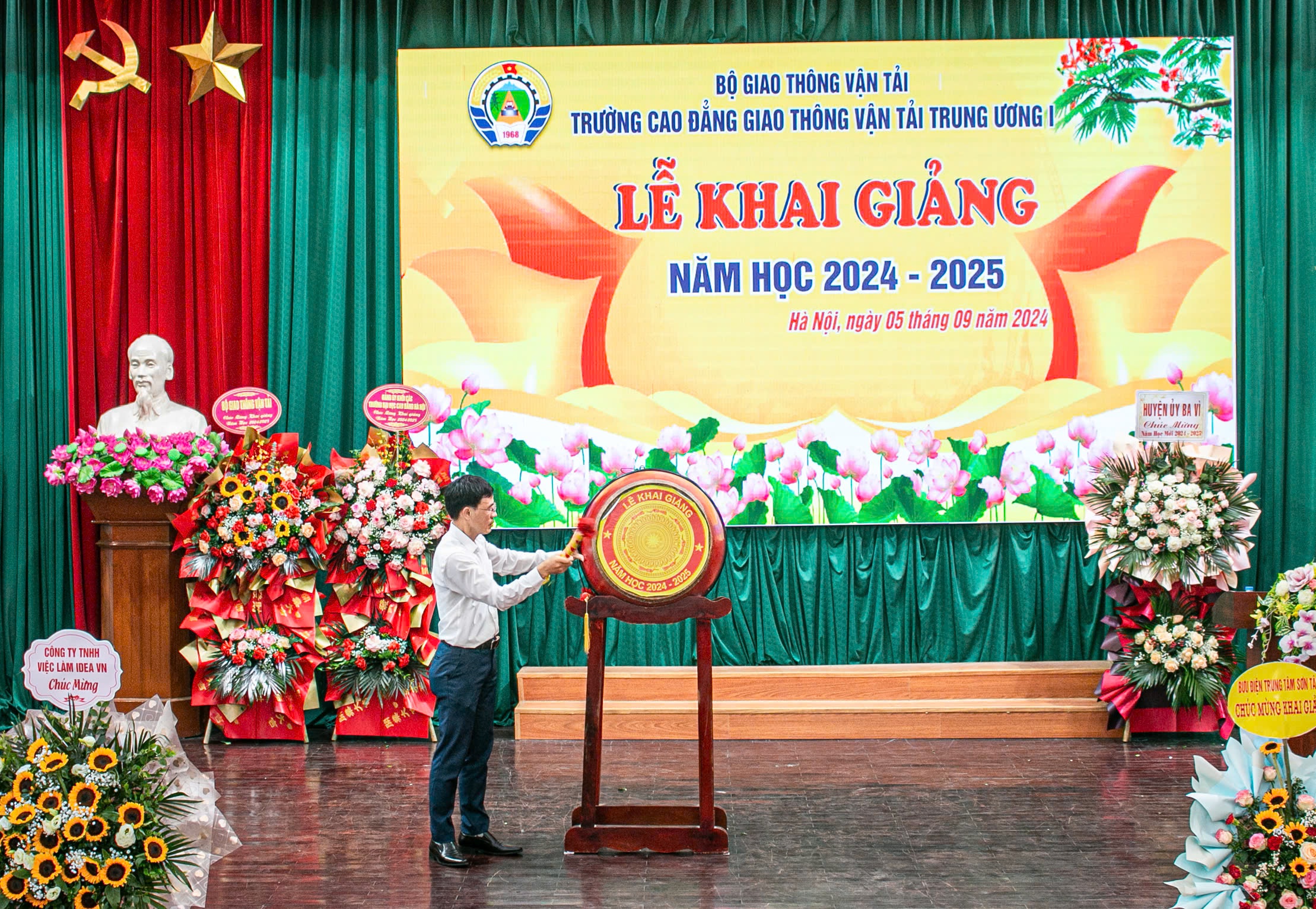 Trường Cao đẳng GTVT Trung ương I khai giảng năm học mới 2024-2025- Ảnh 1. Trường Cao đẳng GTVT Trung ương I khai giảng năm học mới 2024-2025- Ảnh 1.