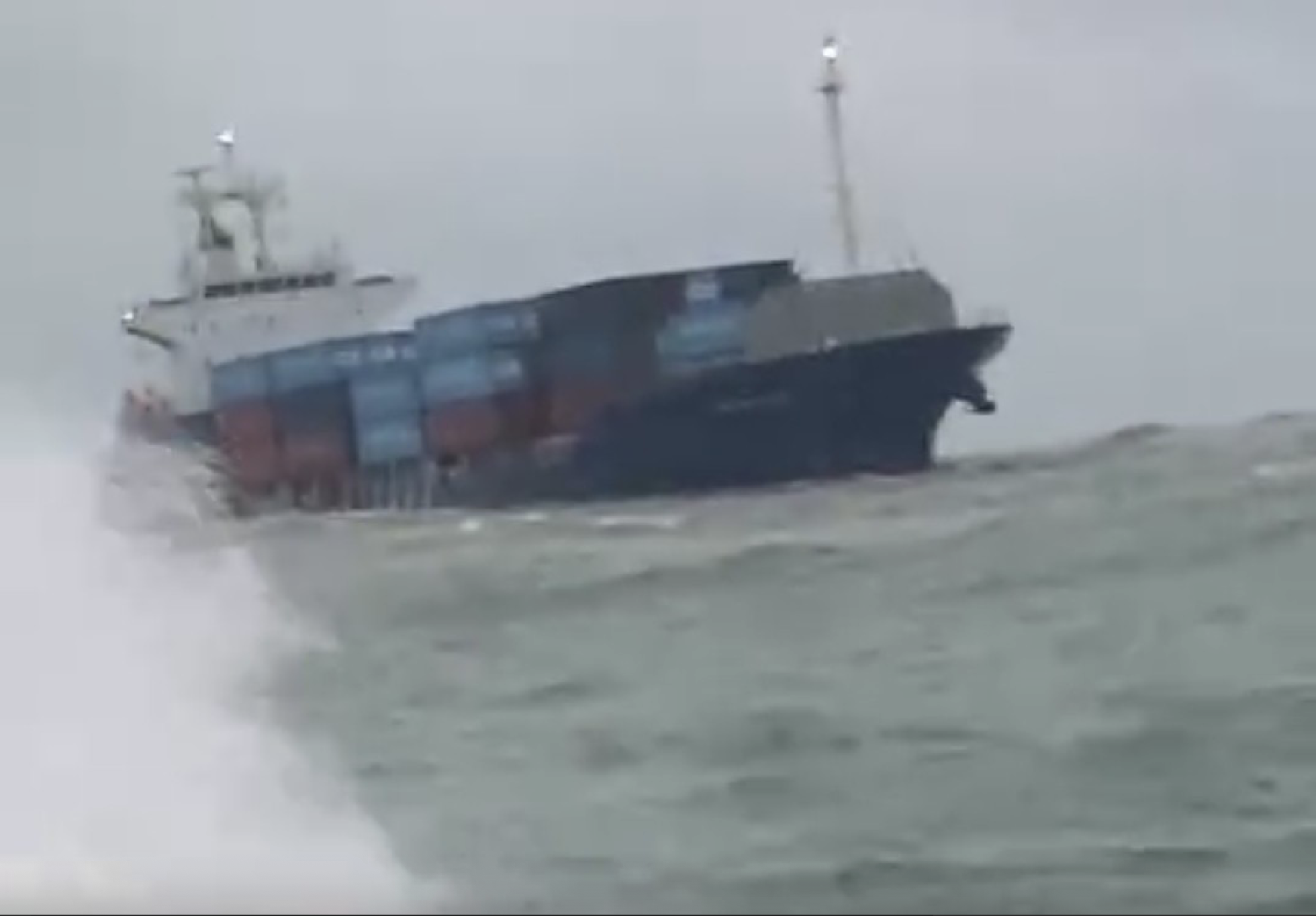 Kh&ocirc;ng cấp ph&eacute;p cho t&agrave;u thuyền rời cảng, h&agrave;nh tr&igrave;nh qua khu vực c&oacute; b&atilde;o- Ảnh 1.