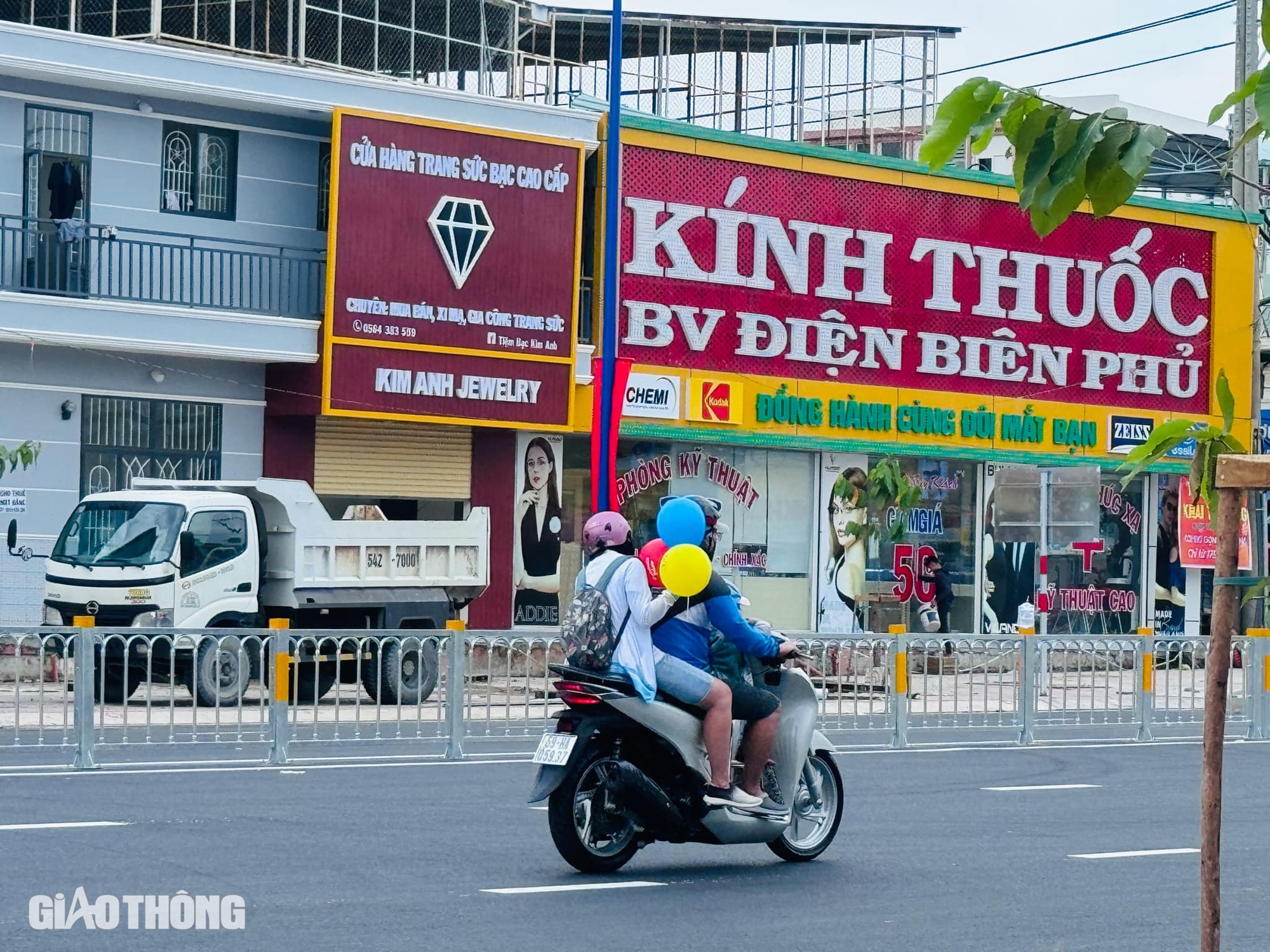 Thông xe đường Tên Lửa ở TP.HCM: Món quà cho năm học mới- Ảnh 10. Thông xe đường Tên Lửa ở TP.HCM: Món quà cho năm học mới- Ảnh 10.