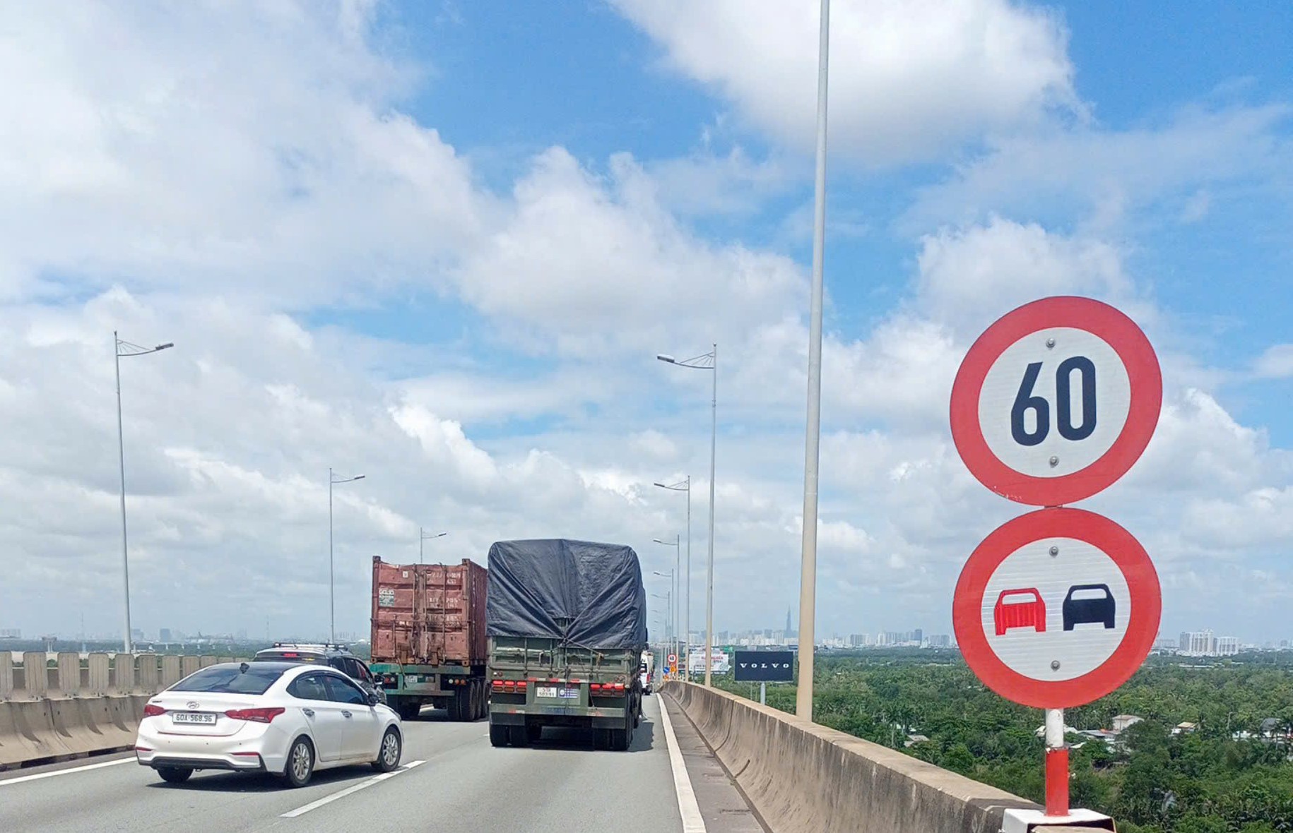 Sửa cầu Long Thành: Ô tô xếp hàng dài, tài xế cần tìm hiểu để lựa chọn lộ trình phù hợp- Ảnh 2. Sửa cầu Long Thành: Ô tô xếp hàng dài, tài xế cần tìm hiểu để lựa chọn lộ trình phù hợp- Ảnh 2.