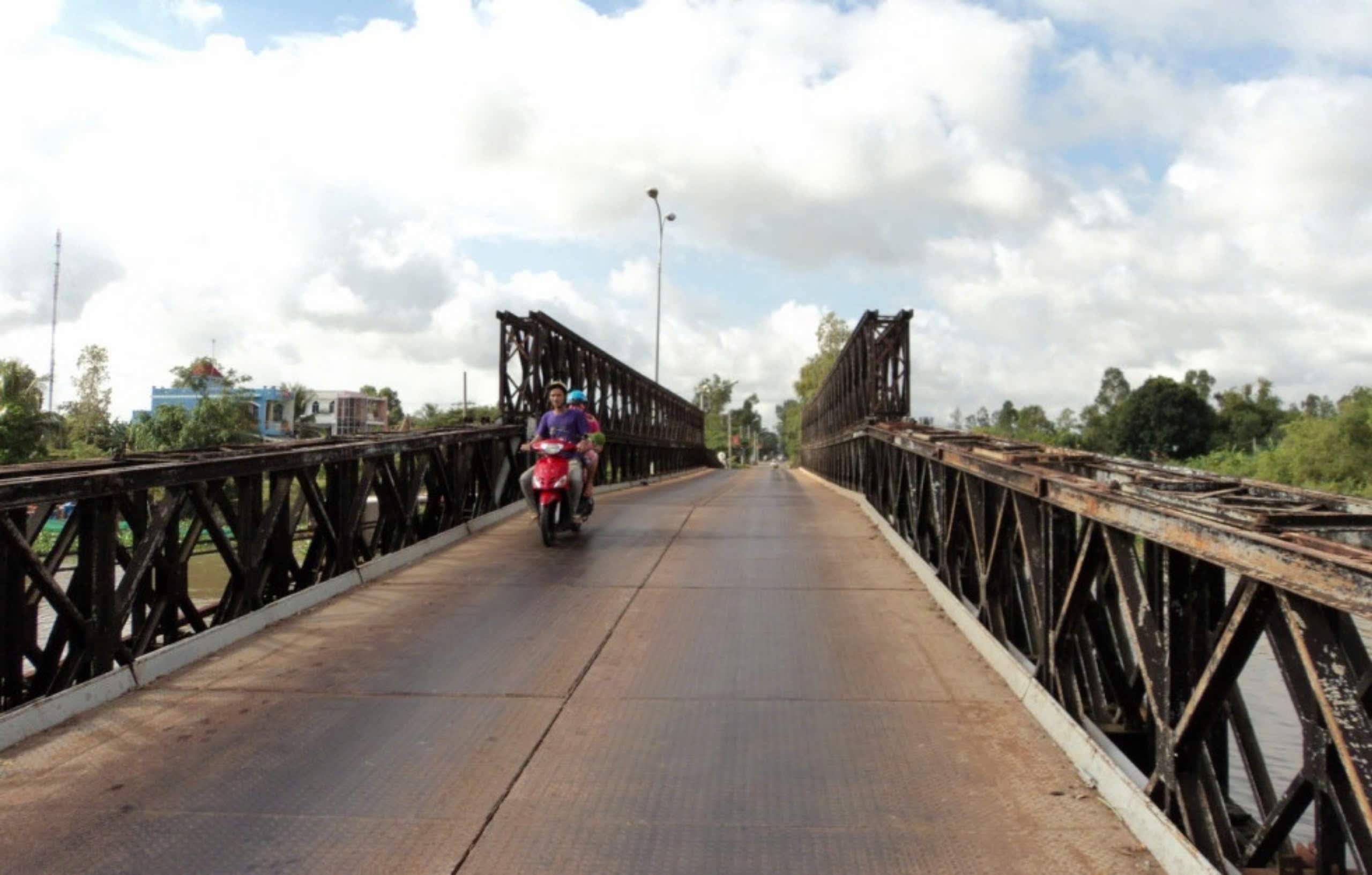 Long An: Th&aacute;o dỡ cầu sắt K&ecirc;nh 28 để x&acirc;y cầu mới- Ảnh 1.