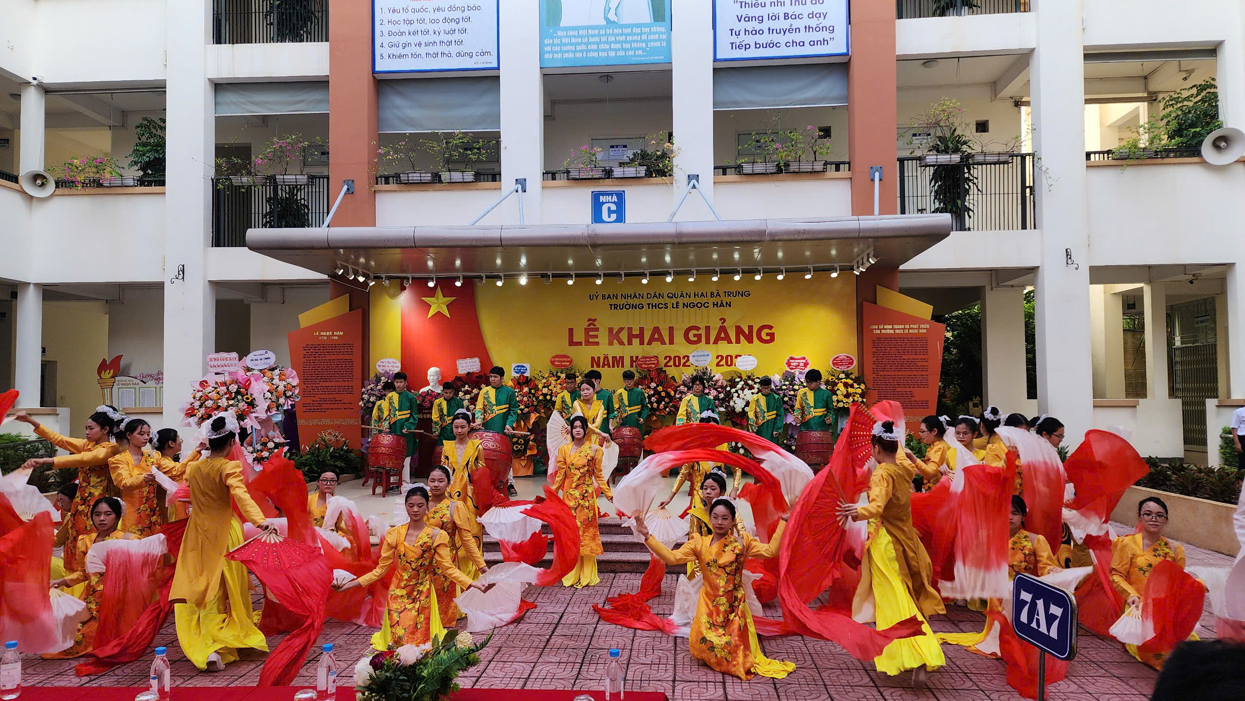 Hơn 21 triệu học sinh h&agrave;o hứng khai giảng năm học mới 2024-2025- Ảnh 1.