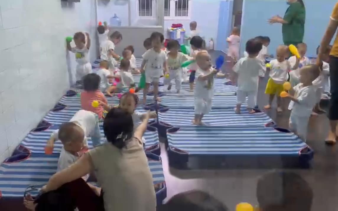 Tạm giữ chủ m&aacute;i ấm Hoa Hồng v&agrave; nh&acirc;n vi&ecirc;n li&ecirc;n quan vụ bạo h&agrave;nh trẻ em