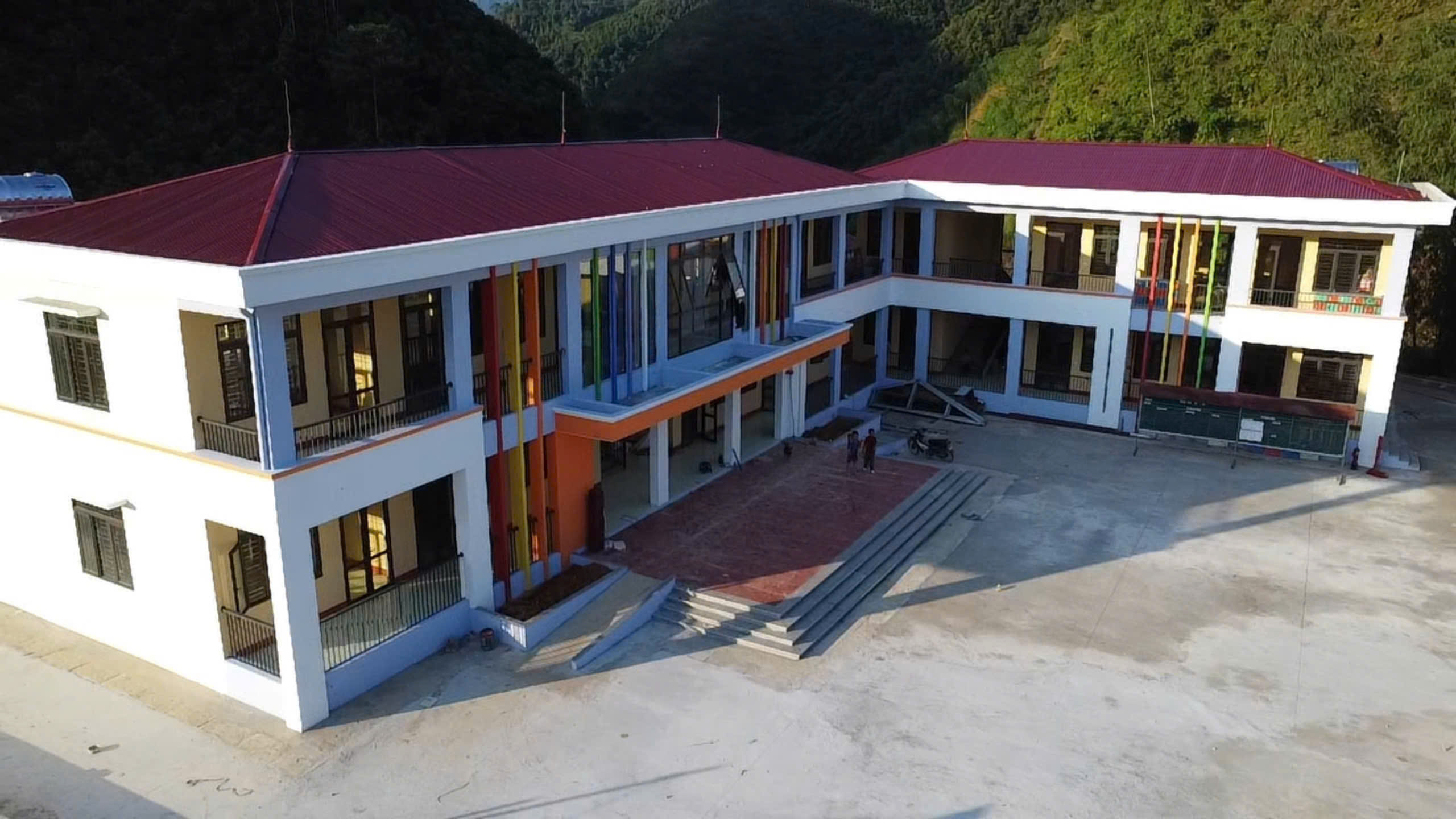 Học sinh v&ugrave;ng lũ T&acirc;y Bắc n&ocirc; nức ch&agrave;o đ&oacute;n năm học mới- Ảnh 12.