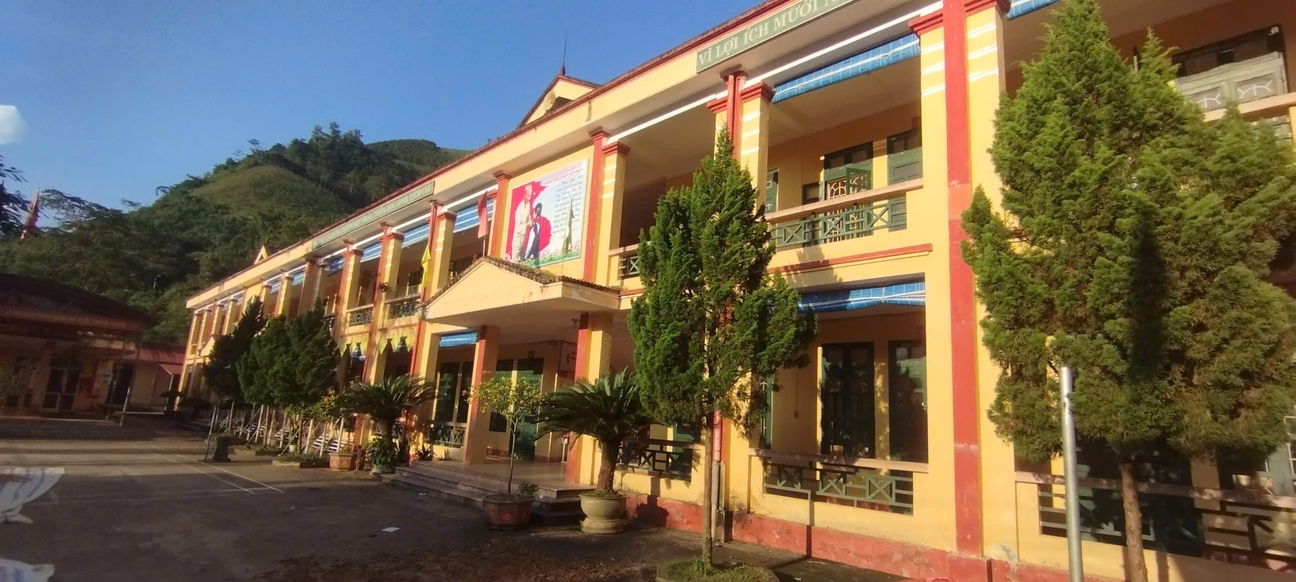 Học sinh v&ugrave;ng lũ T&acirc;y Bắc n&ocirc; nức ch&agrave;o đ&oacute;n năm học mới- Ảnh 7.