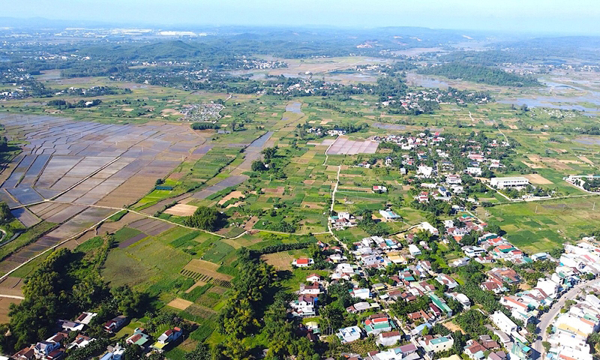 Đỏ mắt tìm chủ đất bồi thường làm đường 3.500 tỷ- Ảnh 1. Đỏ mắt tìm chủ đất bồi thường làm đường 3.500 tỷ- Ảnh 1.