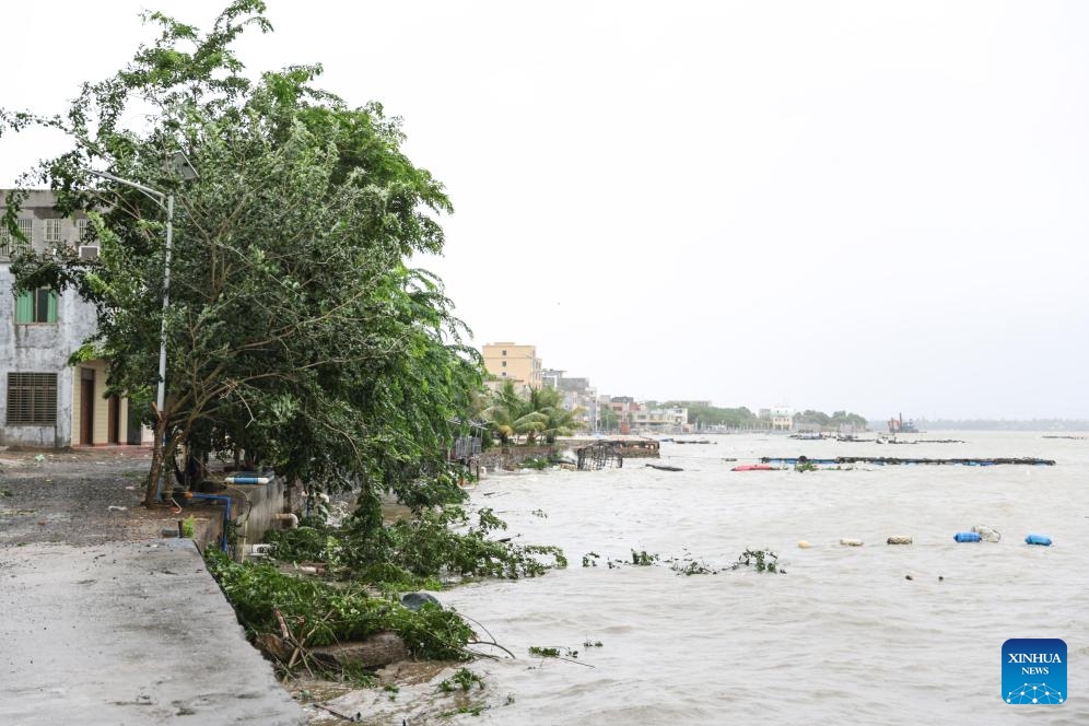 Si&ecirc;u b&atilde;o Yagi c&agrave;n qu&eacute;t tr&ecirc;n đảo Hải Nam, giao th&ocirc;ng ngưng trệ- Ảnh 5.