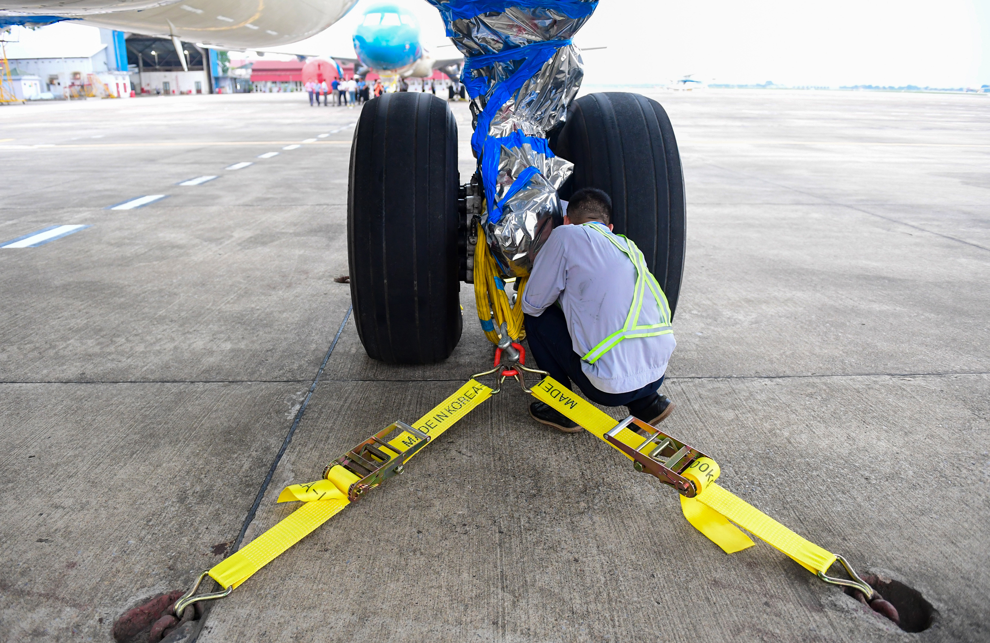 Tận thấy chằng n&eacute;o t&agrave;u bay tại s&acirc;n bay Nội B&agrave;i trước b&atilde;o số 3- Ảnh 3.