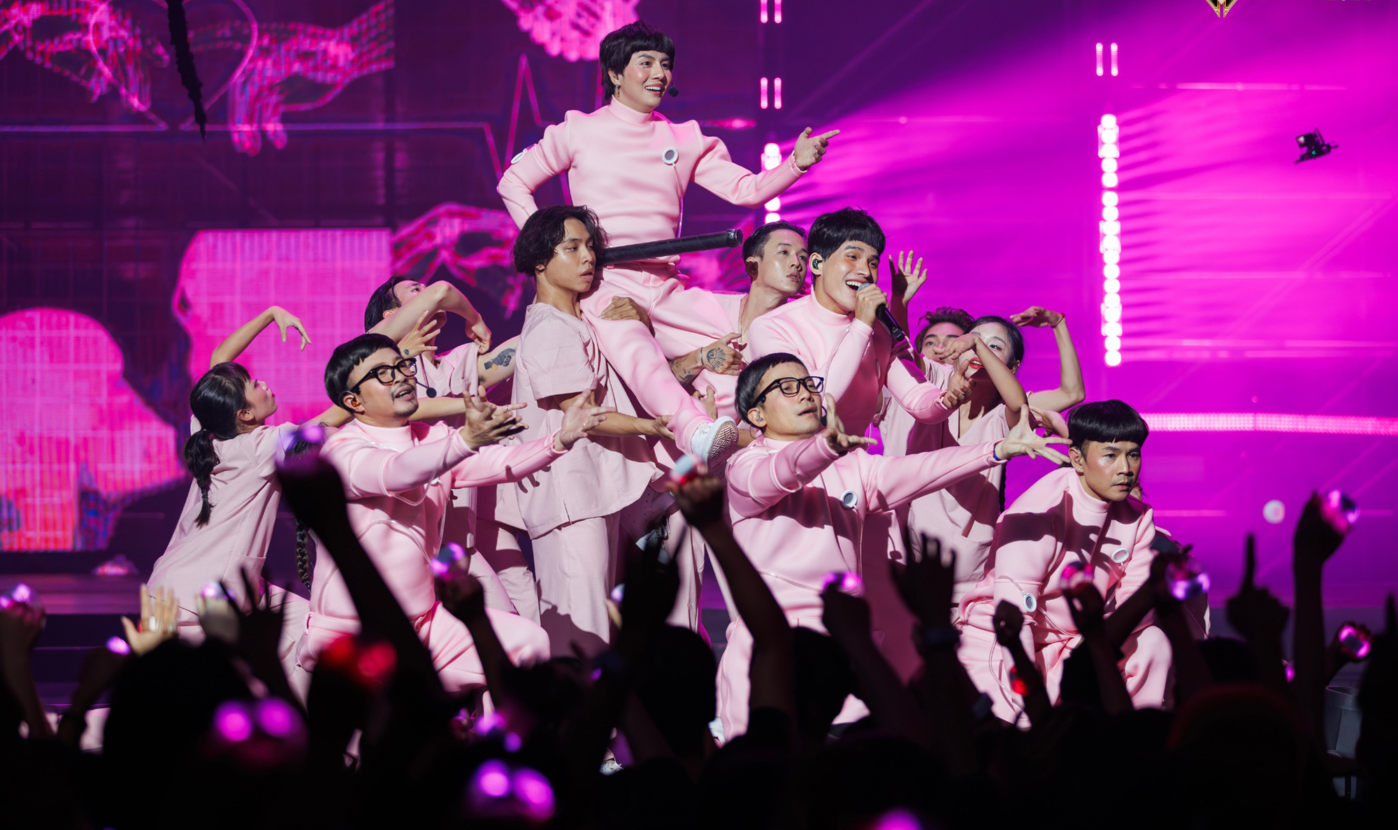 Giải mã sức hút gameshow các anh trai so tài- Ảnh 3. Giải mã sức hút gameshow các anh trai so tài- Ảnh 3.