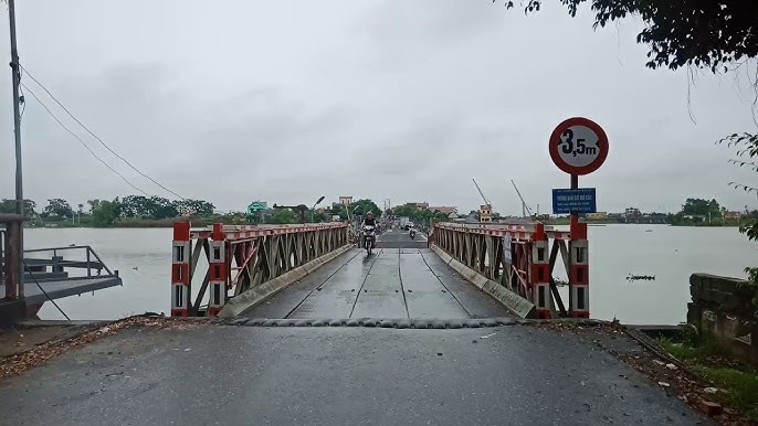 Nam Định: Phương &aacute;n ph&acirc;n luồng giao th&ocirc;ng khi c&aacute;c bến ph&agrave;, cầu phao dừng hoạt động do b&atilde;o- Ảnh 1.