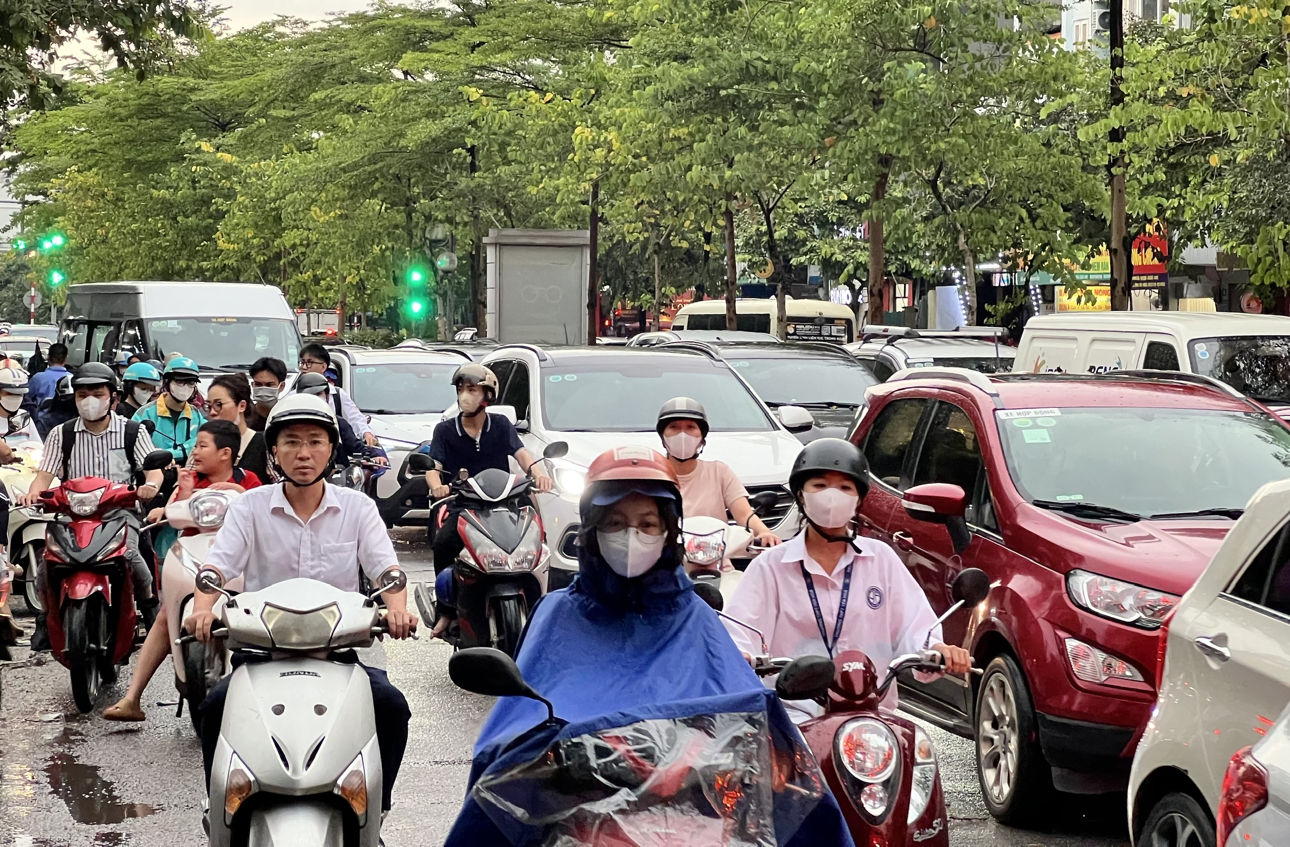 H&agrave; Nội: Nhiều tuyến đường tắc cứng sau trận mưa d&ocirc;ng trước b&atilde;o số 3- Ảnh 15.