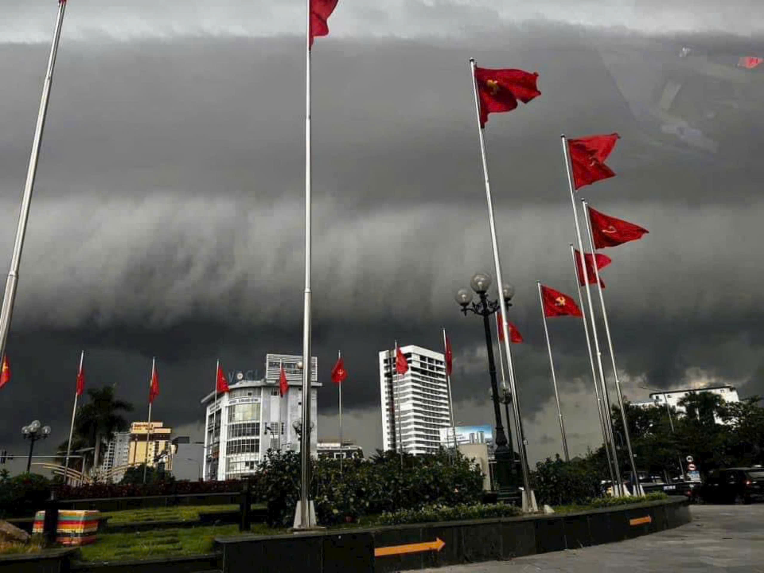 Đ&aacute;m m&acirc;y dị thường xuất hiện ở Nghệ An trước khi si&ecirc;u b&atilde;o Yagi đổ bộ- Ảnh 2.