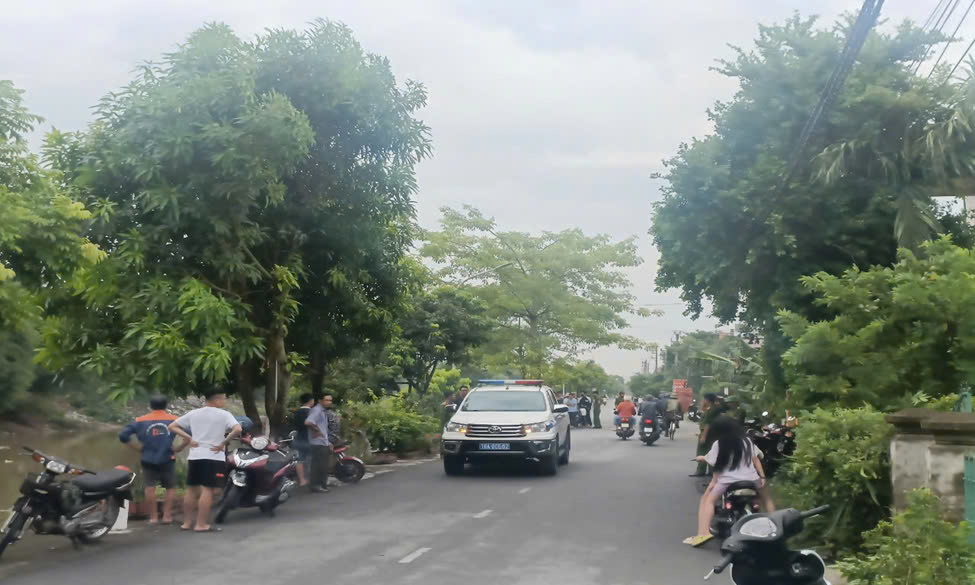 Đang x&aacute;c minh thi thể người đ&agrave;n &ocirc;ng tr&ocirc;i dạt tr&ecirc;n s&ocirc;ng ở Nam Định- Ảnh 1.