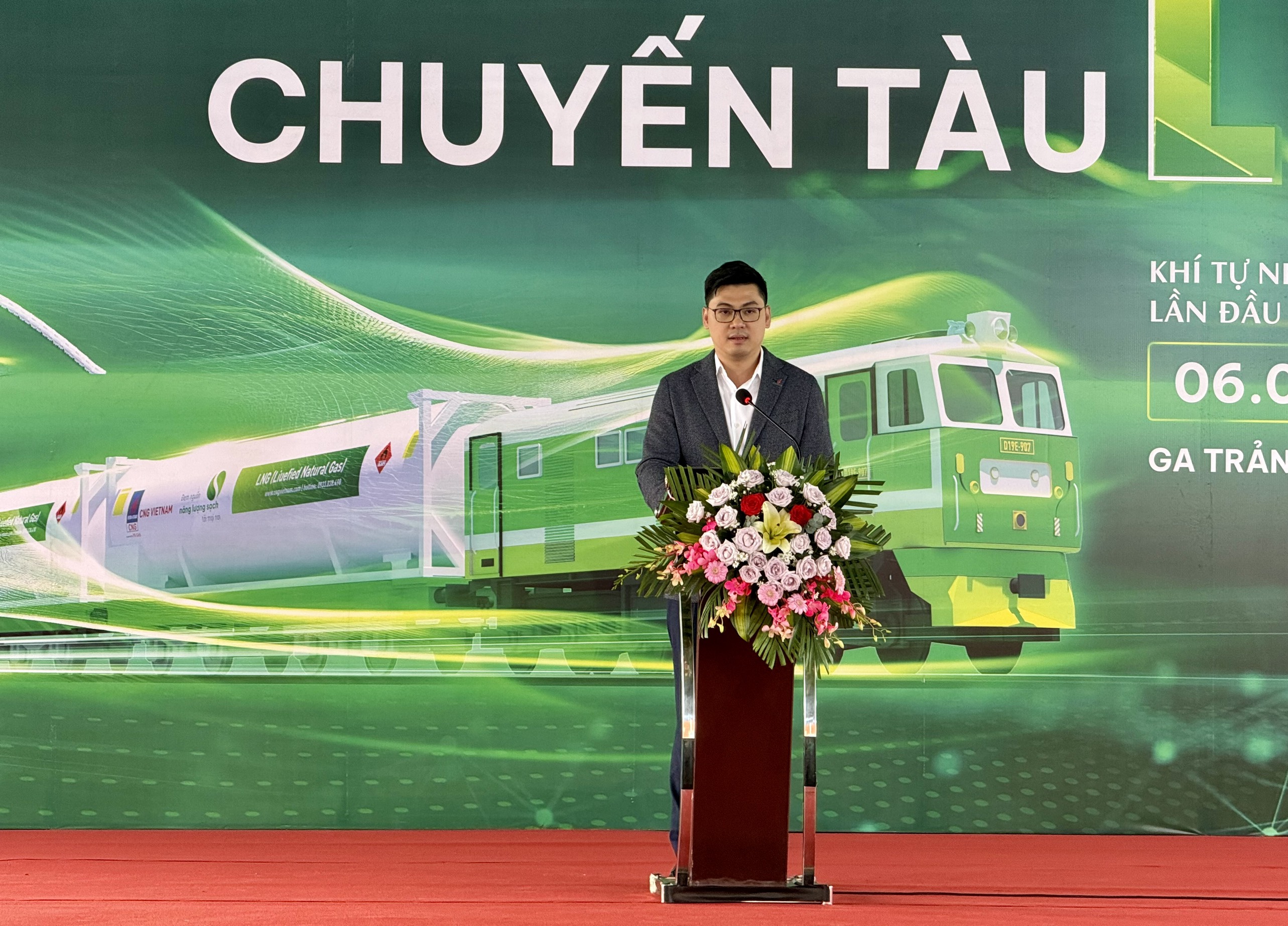 Chuyến t&agrave;u đầu ti&ecirc;n đưa 16 bồn kh&iacute; LNG từ Nam ra Bắc- Ảnh 3.