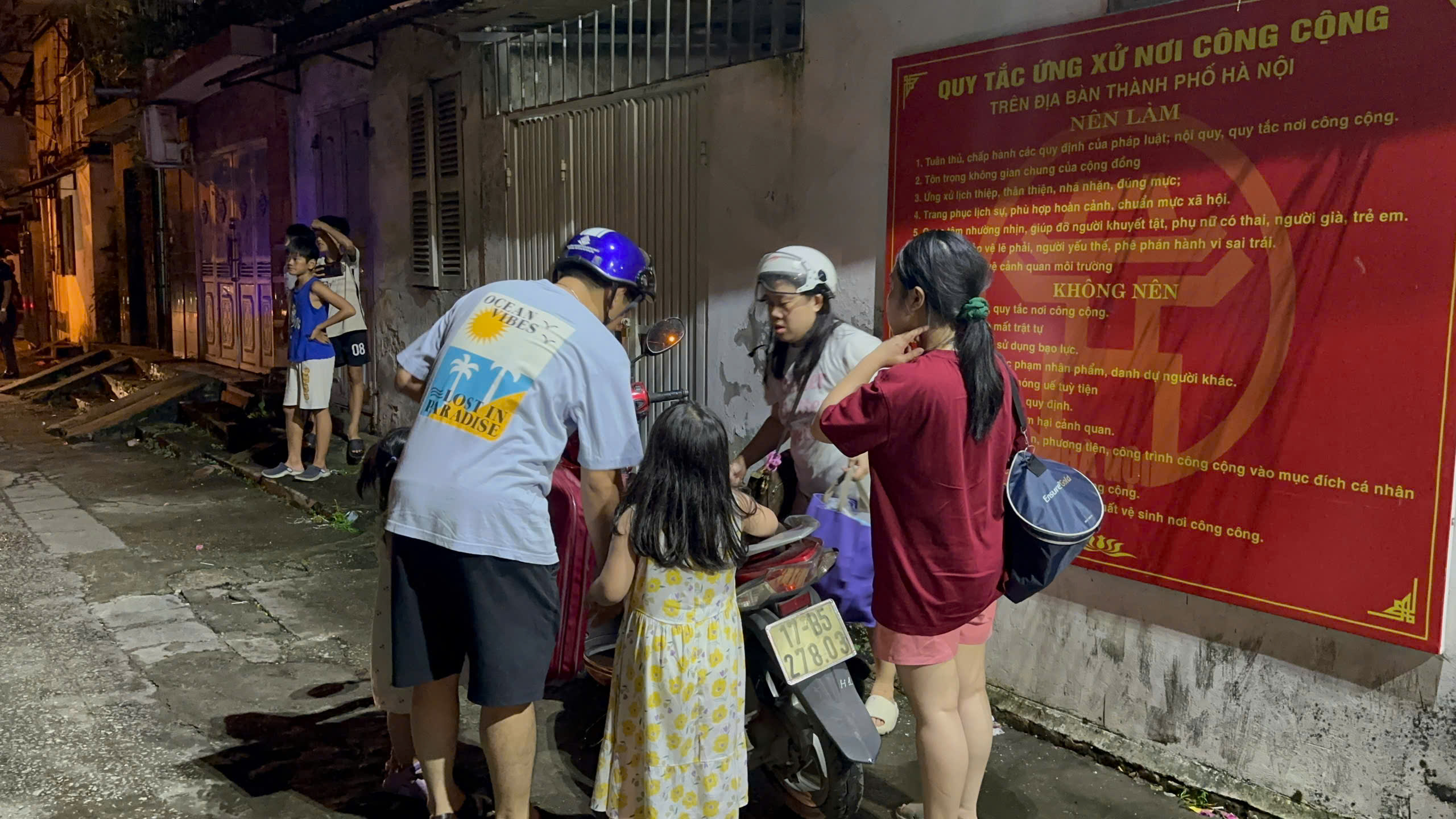 Cận cảnh nơi ở tạm của 160 người H&agrave; Nội phải di dời để tr&aacute;nh si&ecirc;u b&atilde;o- Ảnh 9.