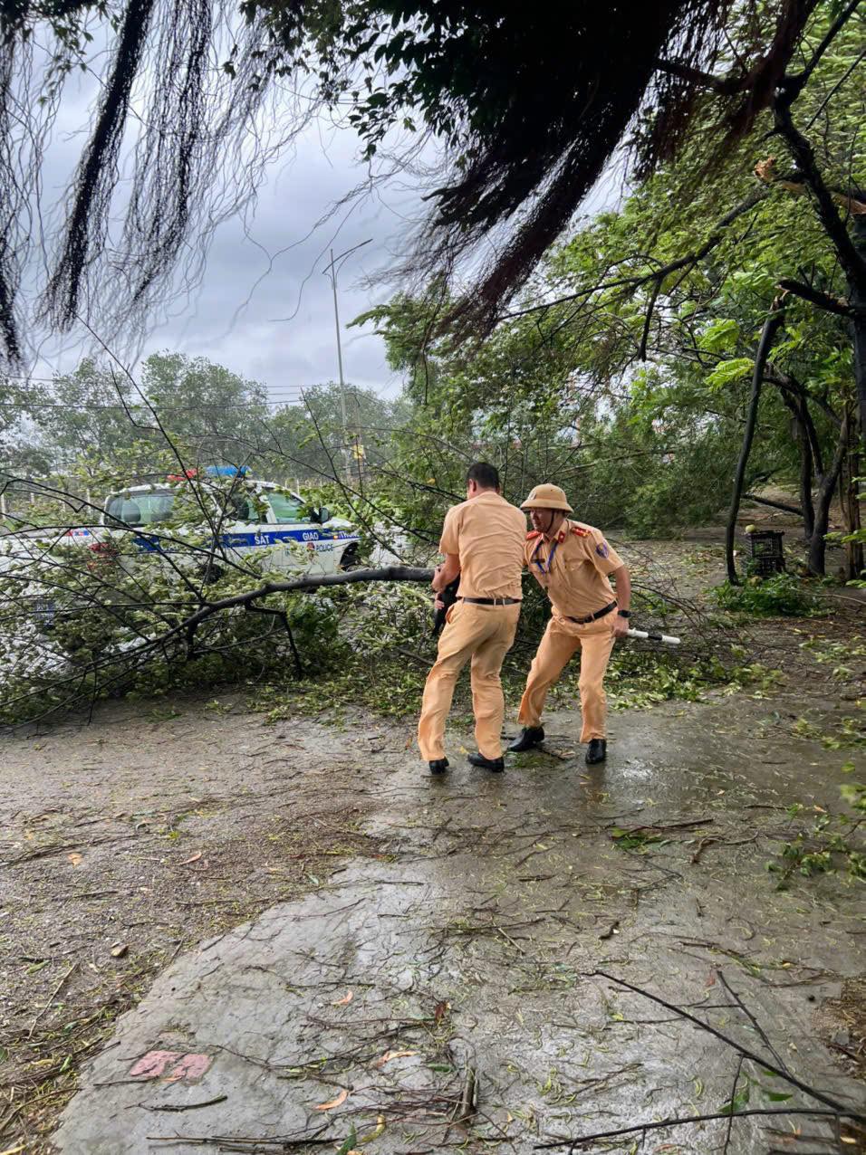 Trắng đ&ecirc;m hỗ trợ h&agrave;ng trăm hộ d&acirc;n "chạy" lũ tại Bắc Giang- Ảnh 19.