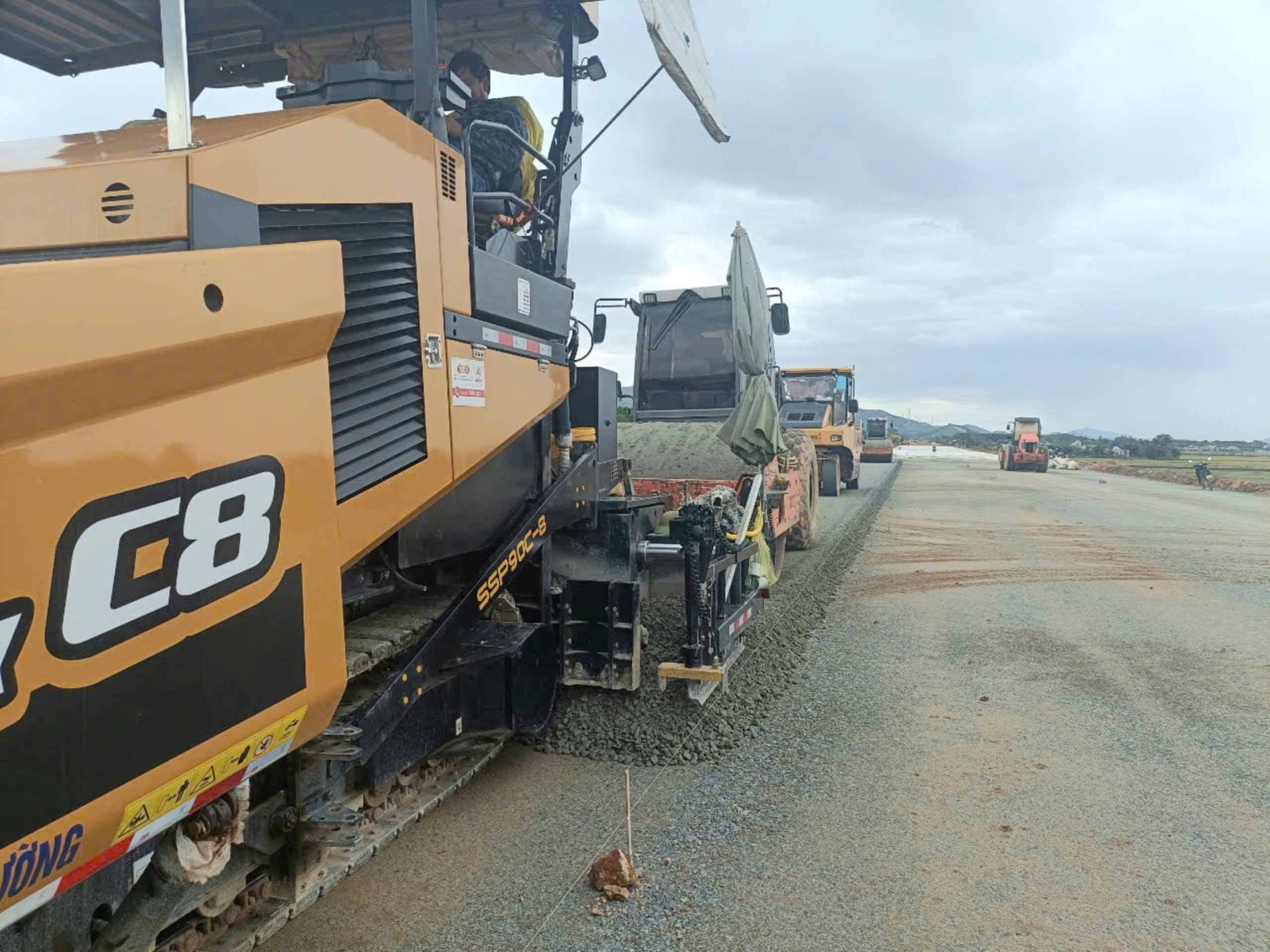 Nhiều c&ocirc;ng trường thu hẹp phạm vi thi c&ocirc;ng do ảnh hưởng b&atilde;o số 3- Ảnh 2.