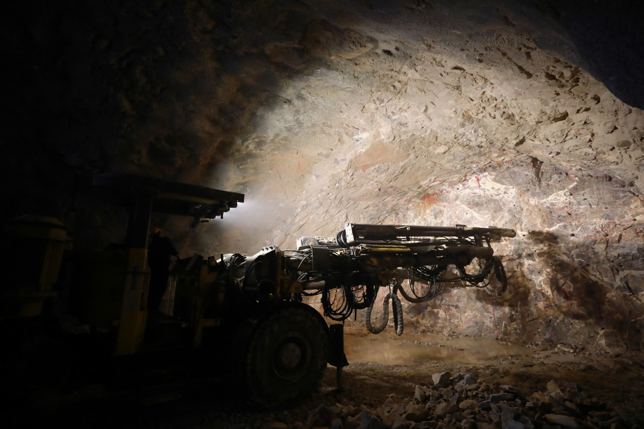 Vượt thời tiết bất lợi, tăng tốc đào hầm xuyên núi lớn nhất cao tốc Đồng Đăng - Trà Lĩnh- Ảnh 4. Vượt thời tiết bất lợi, tăng tốc đào hầm xuyên núi lớn nhất cao tốc Đồng Đăng - Trà Lĩnh- Ảnh 4.