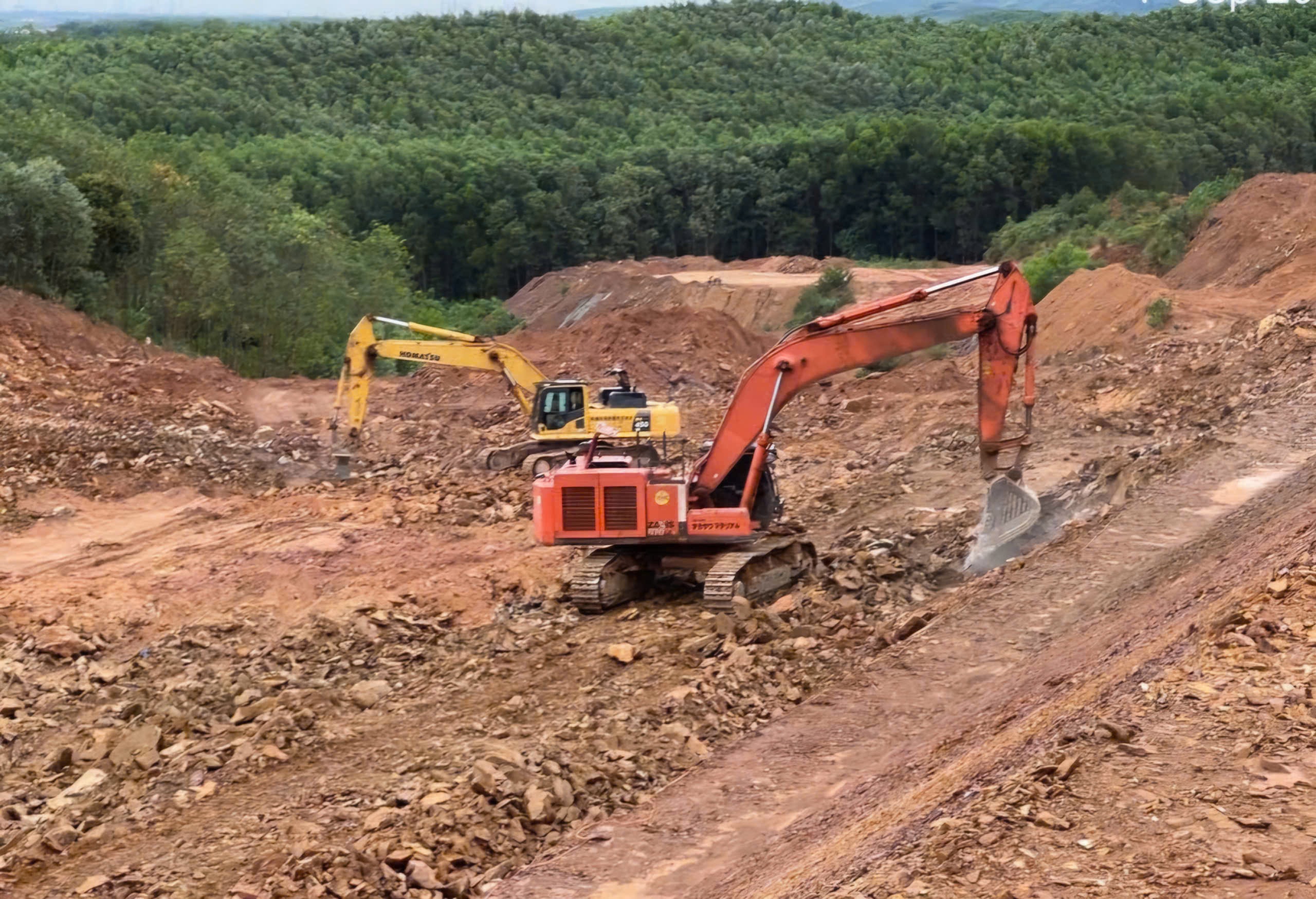 Nhiều c&ocirc;ng trường thu hẹp phạm vi thi c&ocirc;ng do ảnh hưởng b&atilde;o số 3- Ảnh 6.