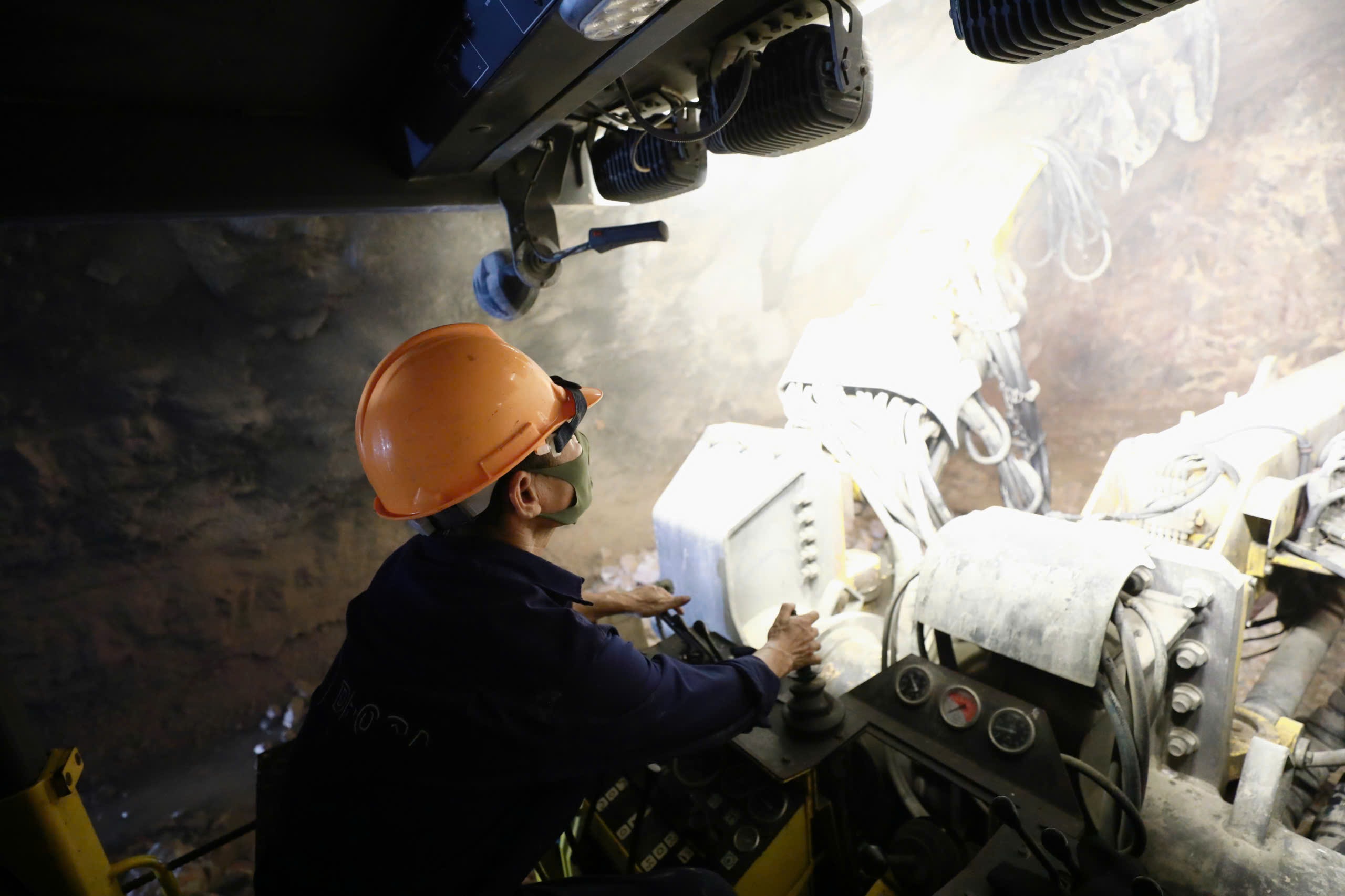 Vượt thời tiết bất lợi, tăng tốc đào hầm xuyên núi lớn nhất cao tốc Đồng Đăng - Trà Lĩnh- Ảnh 3. Vượt thời tiết bất lợi, tăng tốc đào hầm xuyên núi lớn nhất cao tốc Đồng Đăng - Trà Lĩnh- Ảnh 3.