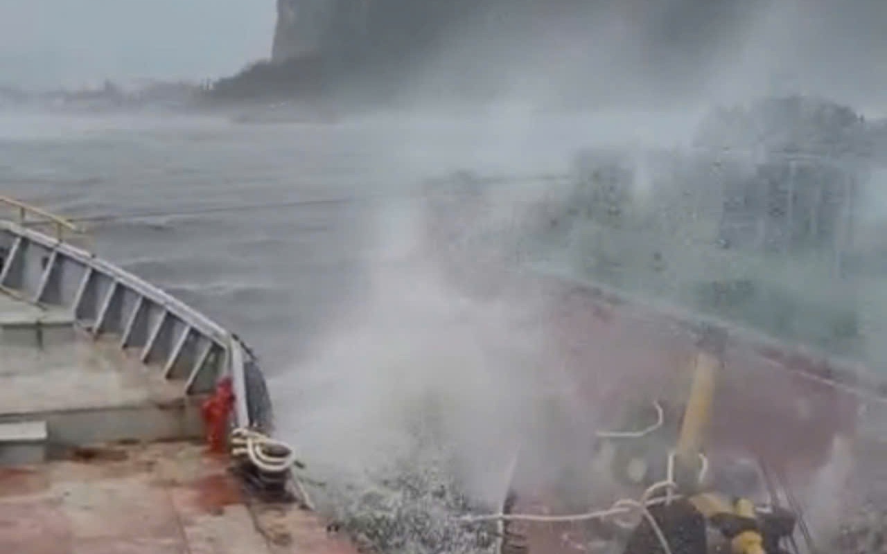 B&atilde;o số 3: Đường thủy vẫn an to&agrave;n, chưa c&oacute; sự cố va tr&ocirc;i