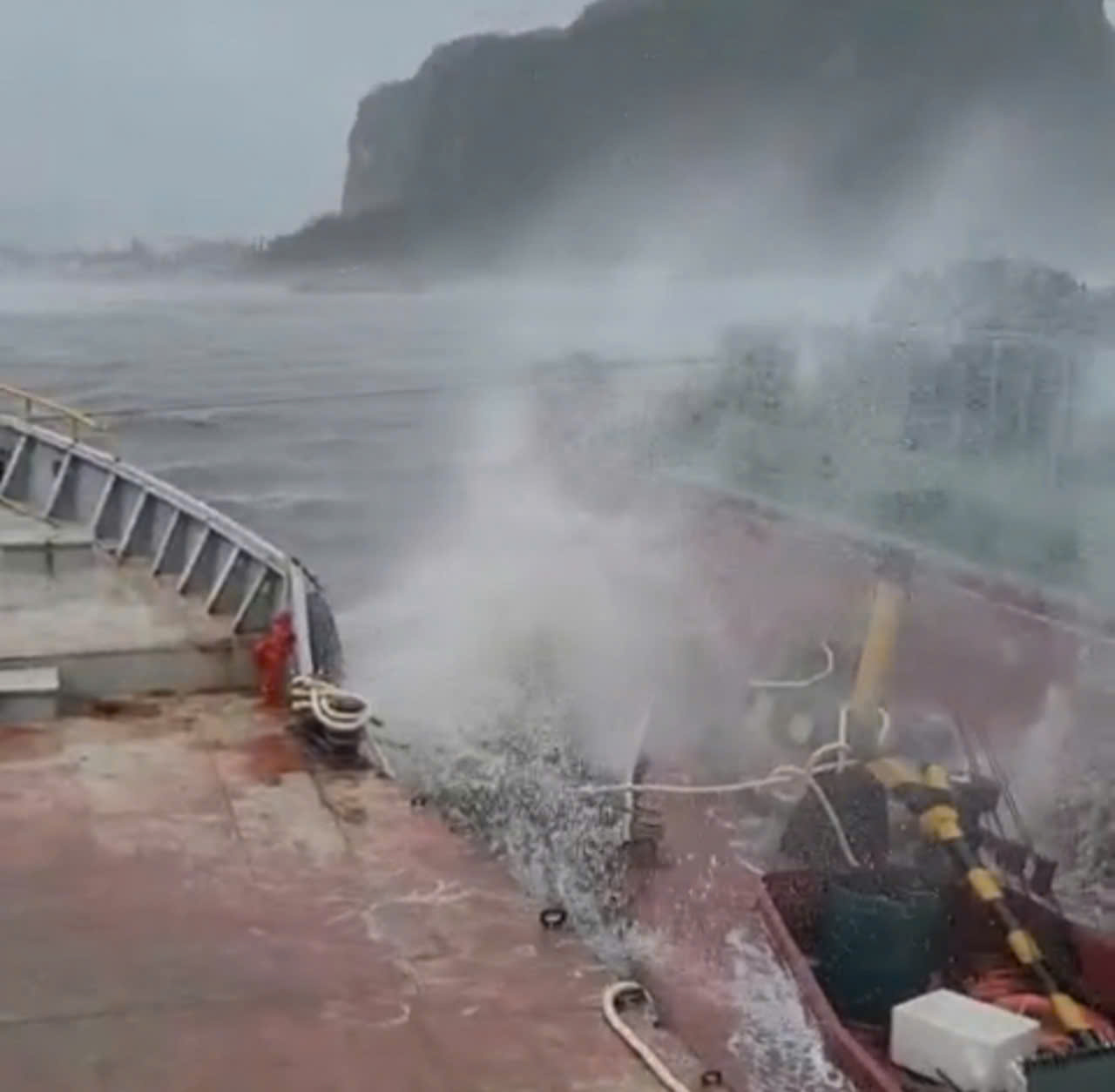 B&atilde;o số 3: Đường thủy vẫn an to&agrave;n, chưa c&oacute; sự cố va tr&ocirc;i- Ảnh 1.