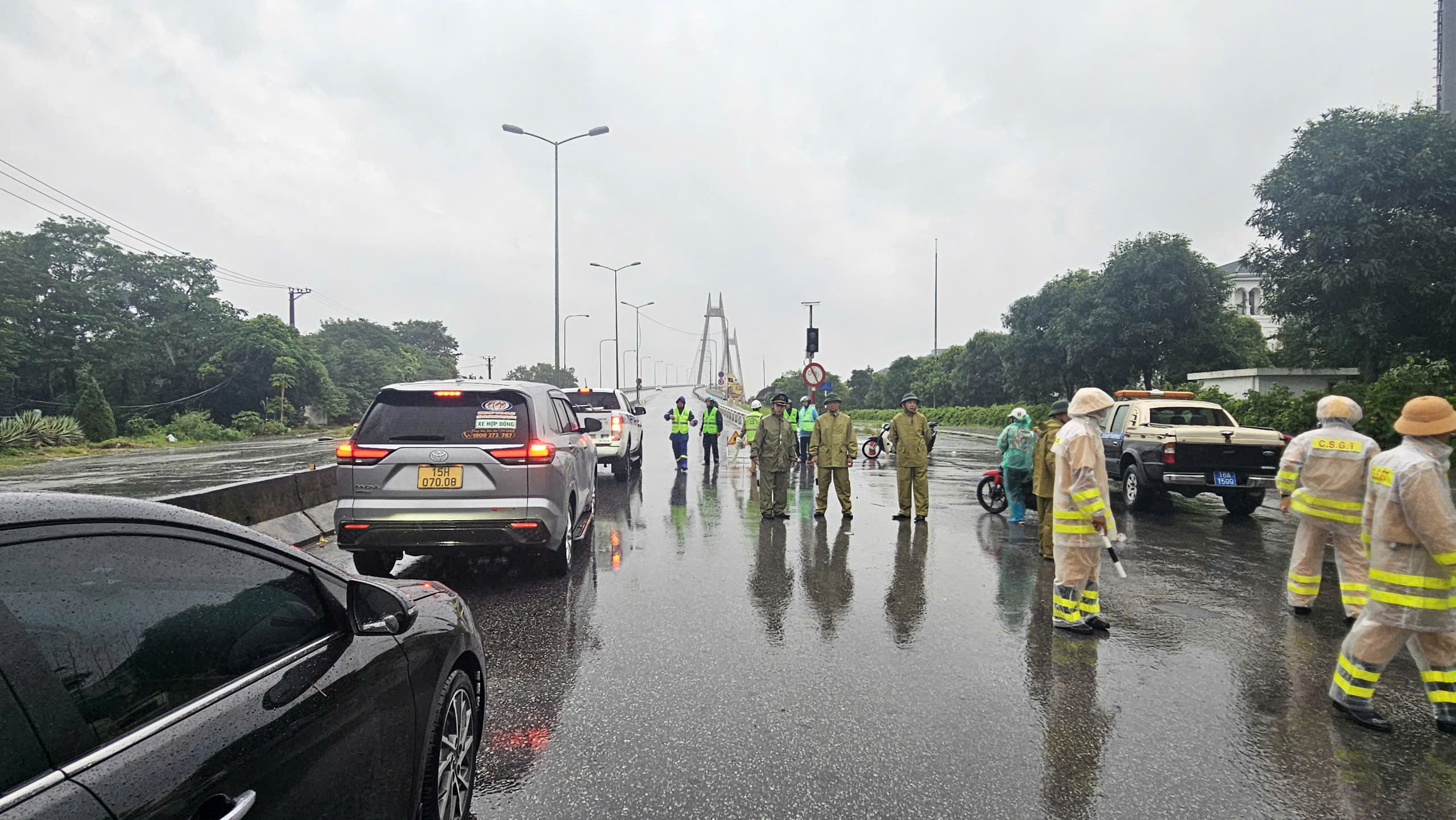 Nhiều c&acirc;y cầu ở t&acirc;m b&atilde;o Hải Ph&ograve;ng - Quảng Ninh cấm phương tiện qua lại- Ảnh 1.