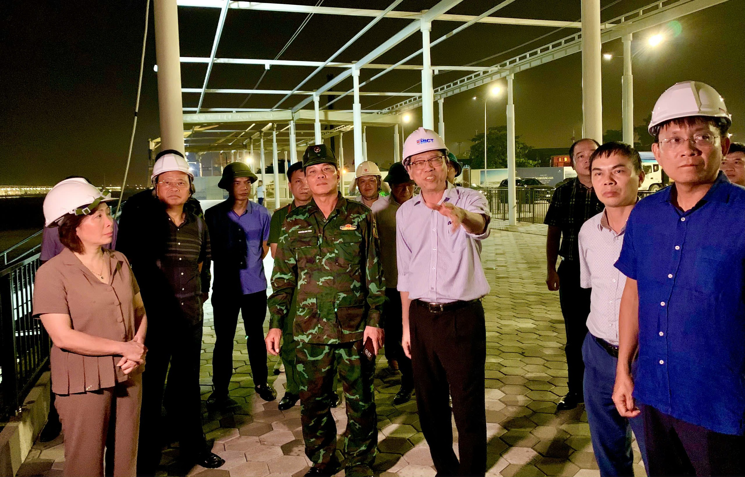 Thứ trưởng Bộ GTVT Nguyễn Xu&acirc;n Sang trực tiếp chỉ đạo chống b&atilde;o số 3 ở Hải Ph&ograve;ng- Ảnh 2.