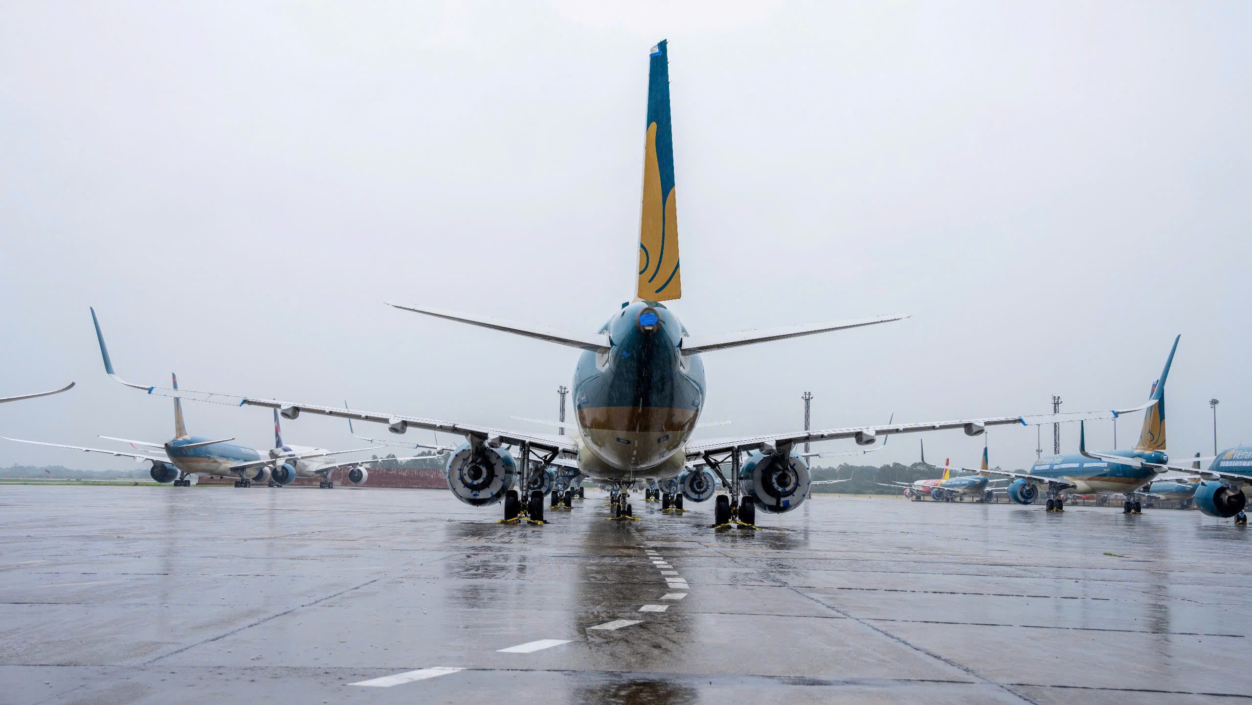 S&acirc;n bay Nội B&agrave;i trước giờ tạm đ&oacute;ng cửa v&igrave; b&atilde;o số 3- Ảnh 6.