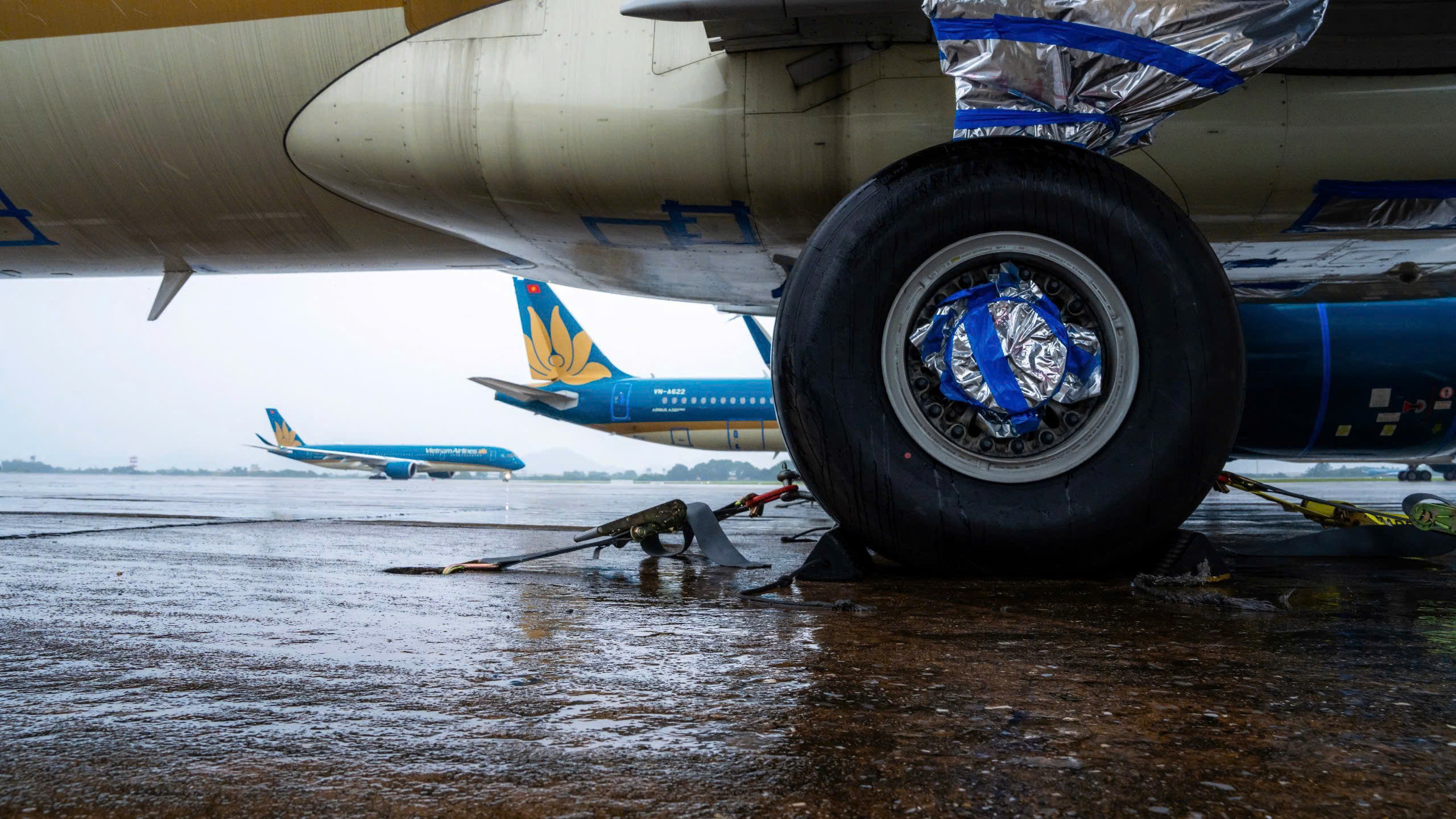 S&acirc;n bay Nội B&agrave;i trước giờ tạm đ&oacute;ng cửa v&igrave; b&atilde;o số 3- Ảnh 8.