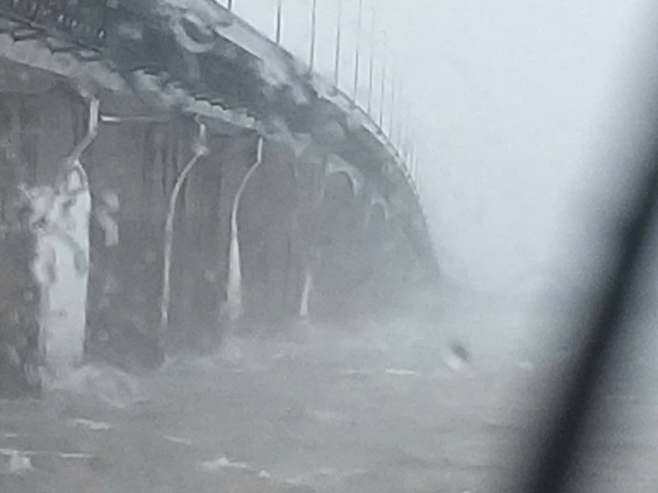 B&atilde;o số 3: Cấm phương tiện qua cầu vượt biển T&acirc;n Vũ - Lạch Huyện- Ảnh 3.