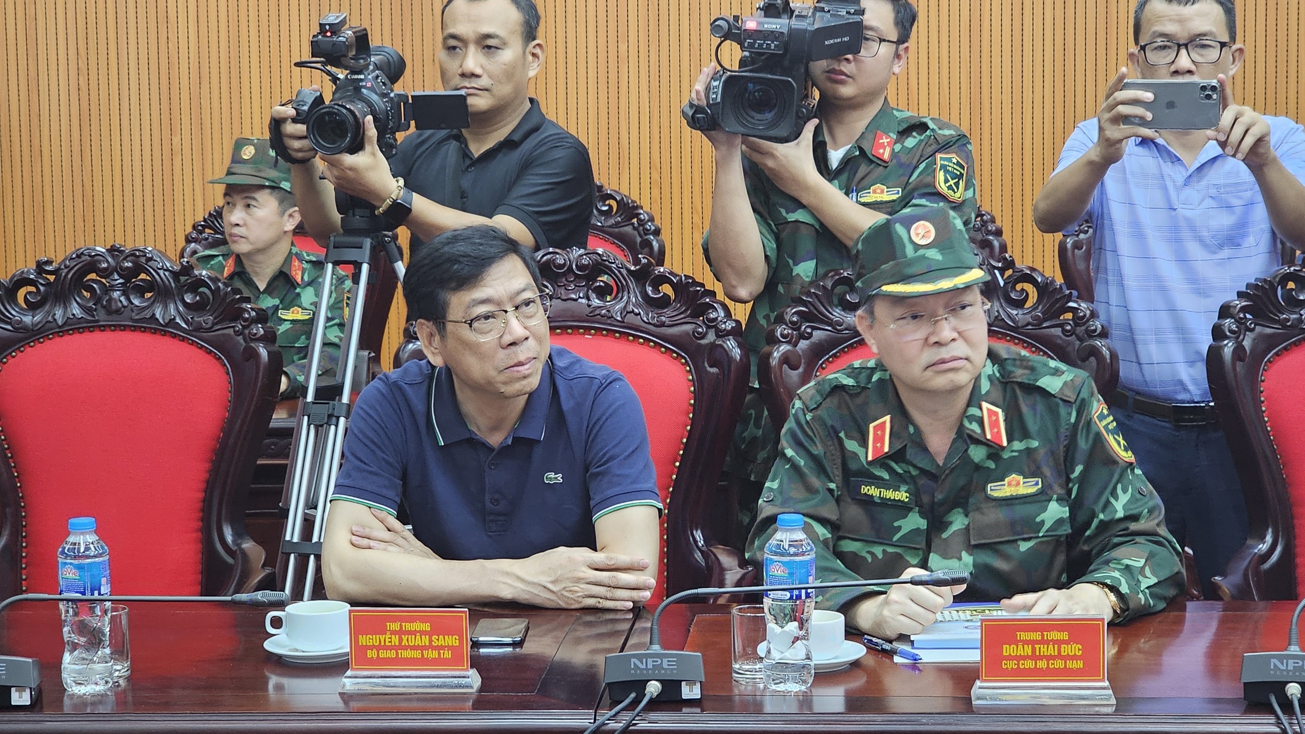 Thứ trưởng Bộ GTVT Nguyễn Xu&acirc;n Sang trực tiếp chỉ đạo chống b&atilde;o số 3 ở Hải Ph&ograve;ng- Ảnh 1.