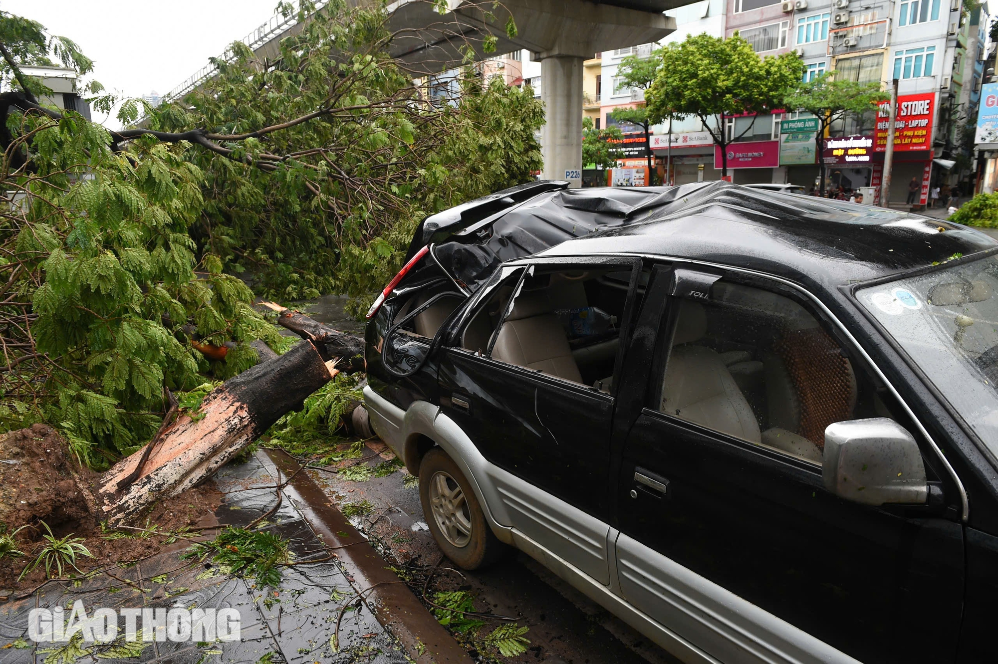 Cảnh tượng chưa từng có tại Hà Nội sau bão số 3 Yagi- Ảnh 4. Cảnh tượng chưa từng có tại Hà Nội sau bão số 3 Yagi- Ảnh 4.
