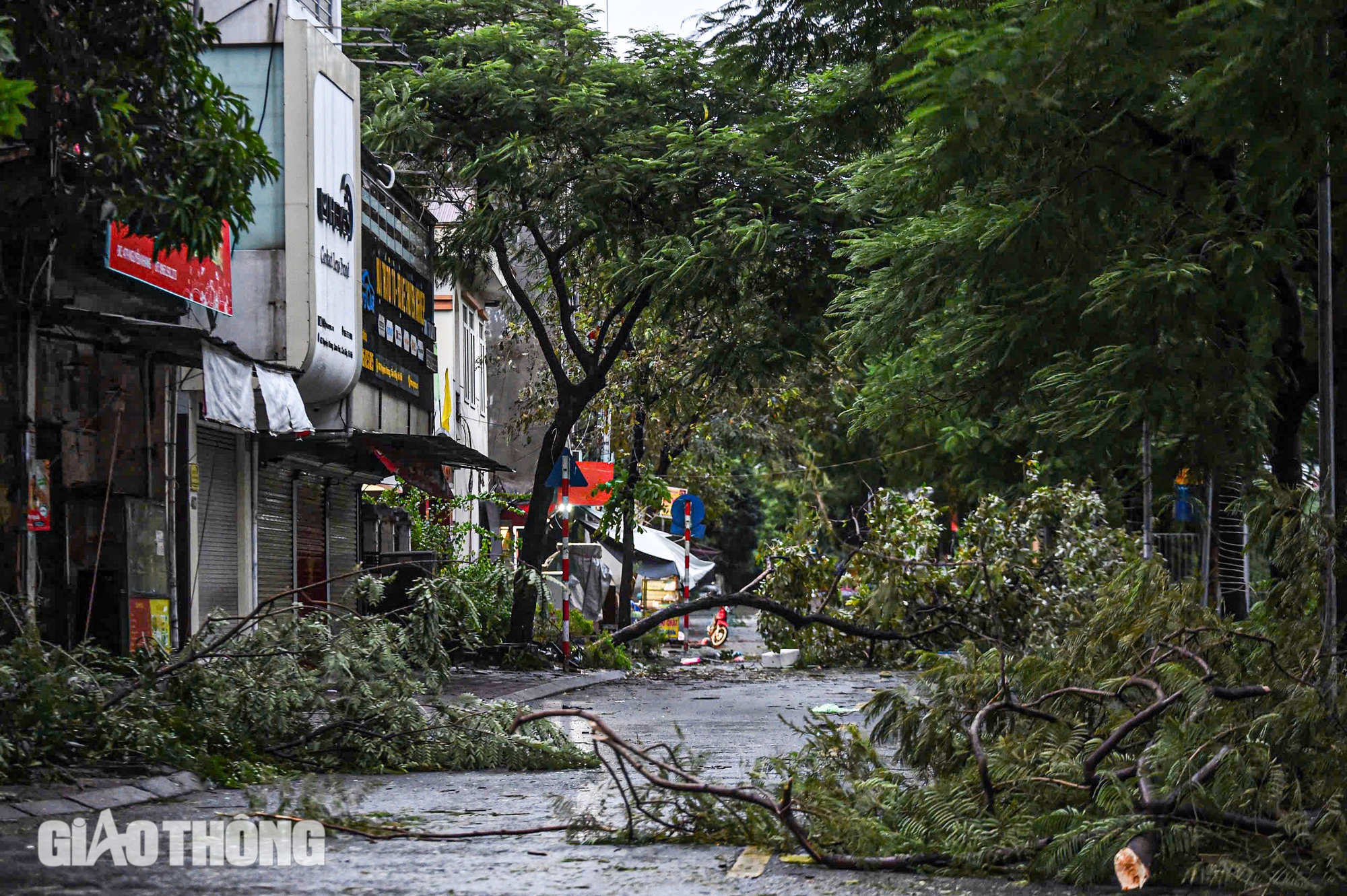 Cảnh tượng chưa từng có tại Hà Nội sau bão số 3 Yagi- Ảnh 21. Cảnh tượng chưa từng có tại Hà Nội sau bão số 3 Yagi- Ảnh 21.