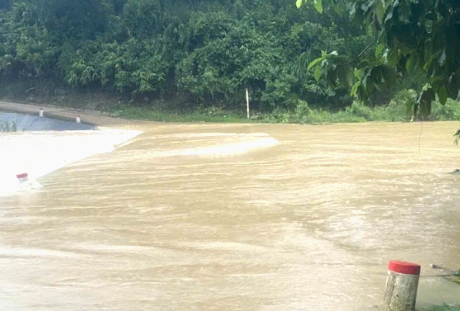 Cảnh b&aacute;o những tuyến đường ở Thanh H&oacute;a bị sạt lở, ngập nước sau b&atilde;o- Ảnh 2.