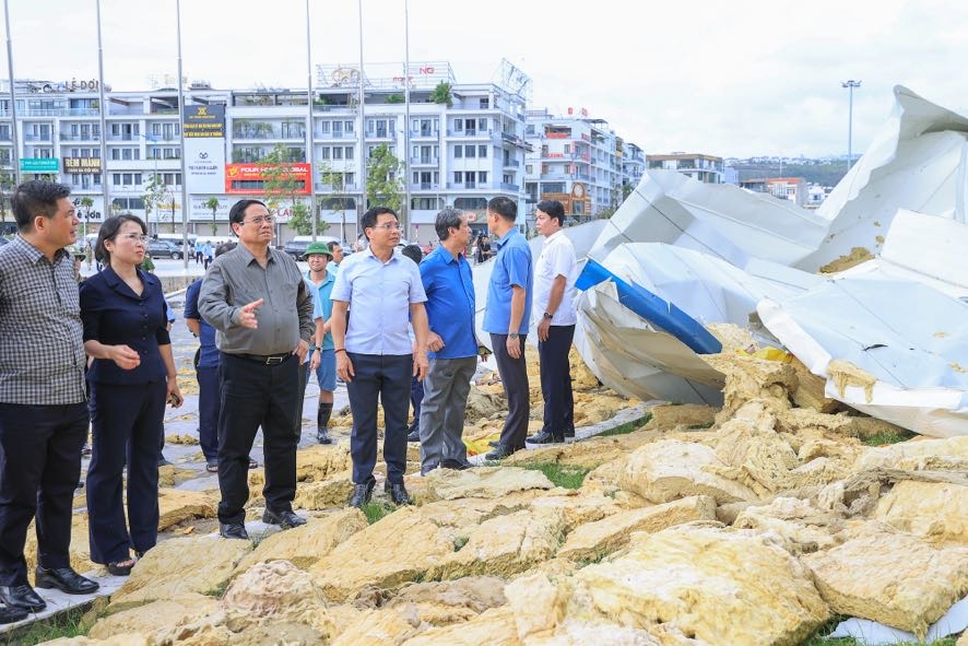 Thủ tướng về nơi t&acirc;m b&atilde;o Quảng Ninh chỉ đạo khắc phục hậu quả- Ảnh 1.