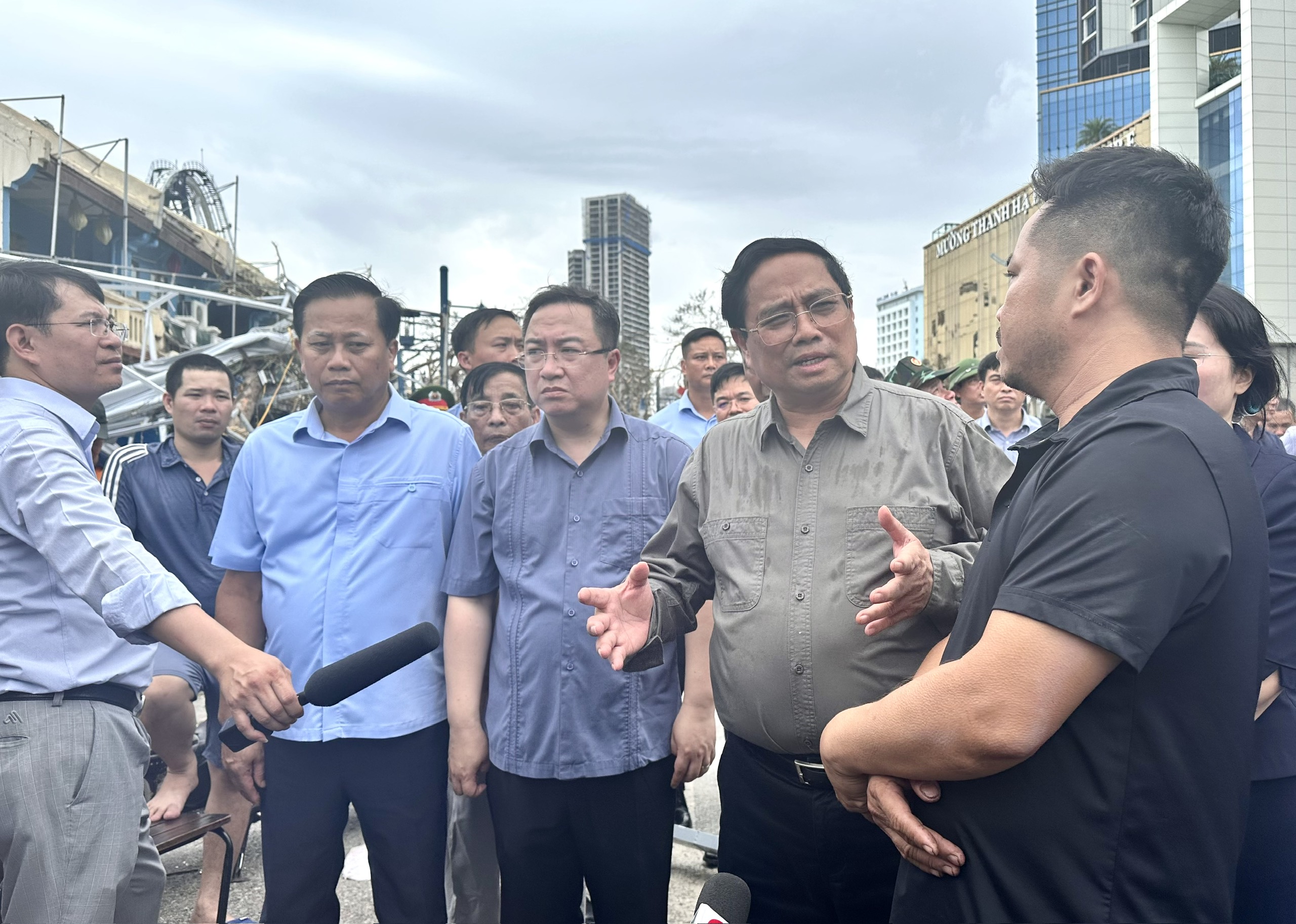 Thủ tướng về nơi t&acirc;m b&atilde;o Quảng Ninh chỉ đạo khắc phục hậu quả- Ảnh 2.