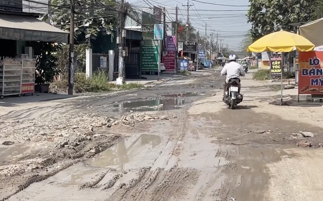 Đến 20/10 hoàn thành sửa chữa "đường đau khổ" ở Đồng Nai- Ảnh 2. 40 tỷ đồng nâng cấp 'con đường đau khổ' ở TP Biên Hòa