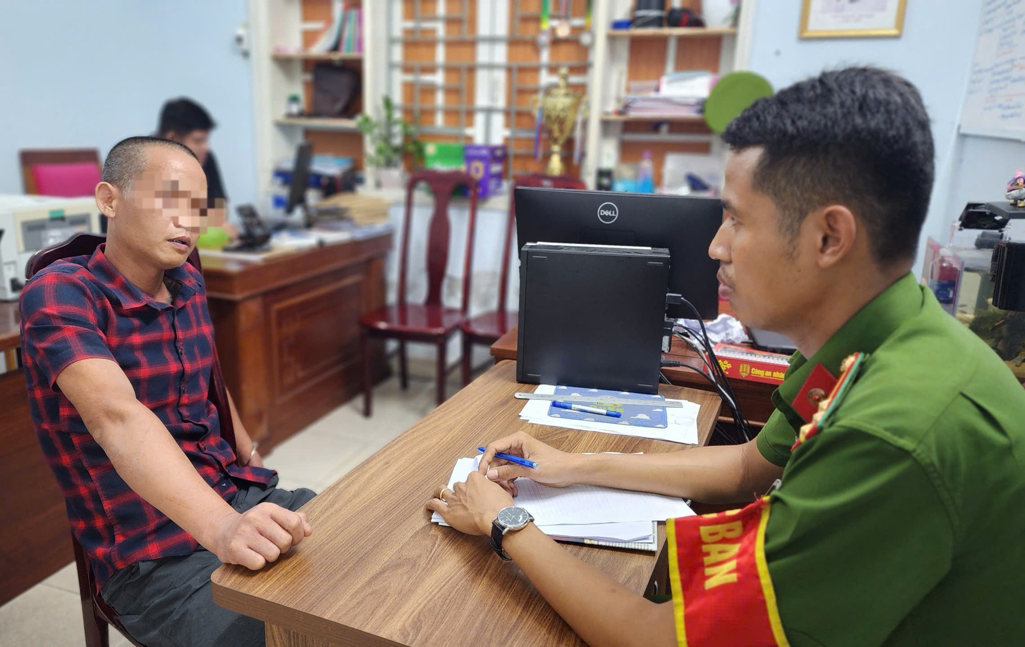 Người phụ nữ b&aacute;n nước m&iacute;a bị h&agrave;ng x&oacute;m đ&acirc;m tử vong- Ảnh 1.