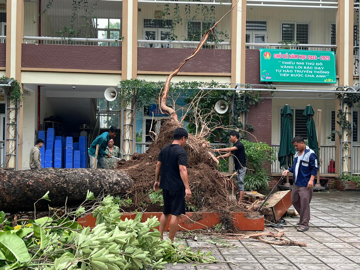 Học sinh 30 trường ở H&agrave; Nội chưa thể đi học trở lại sau b&atilde;o số 3 Yagi- Ảnh 1.