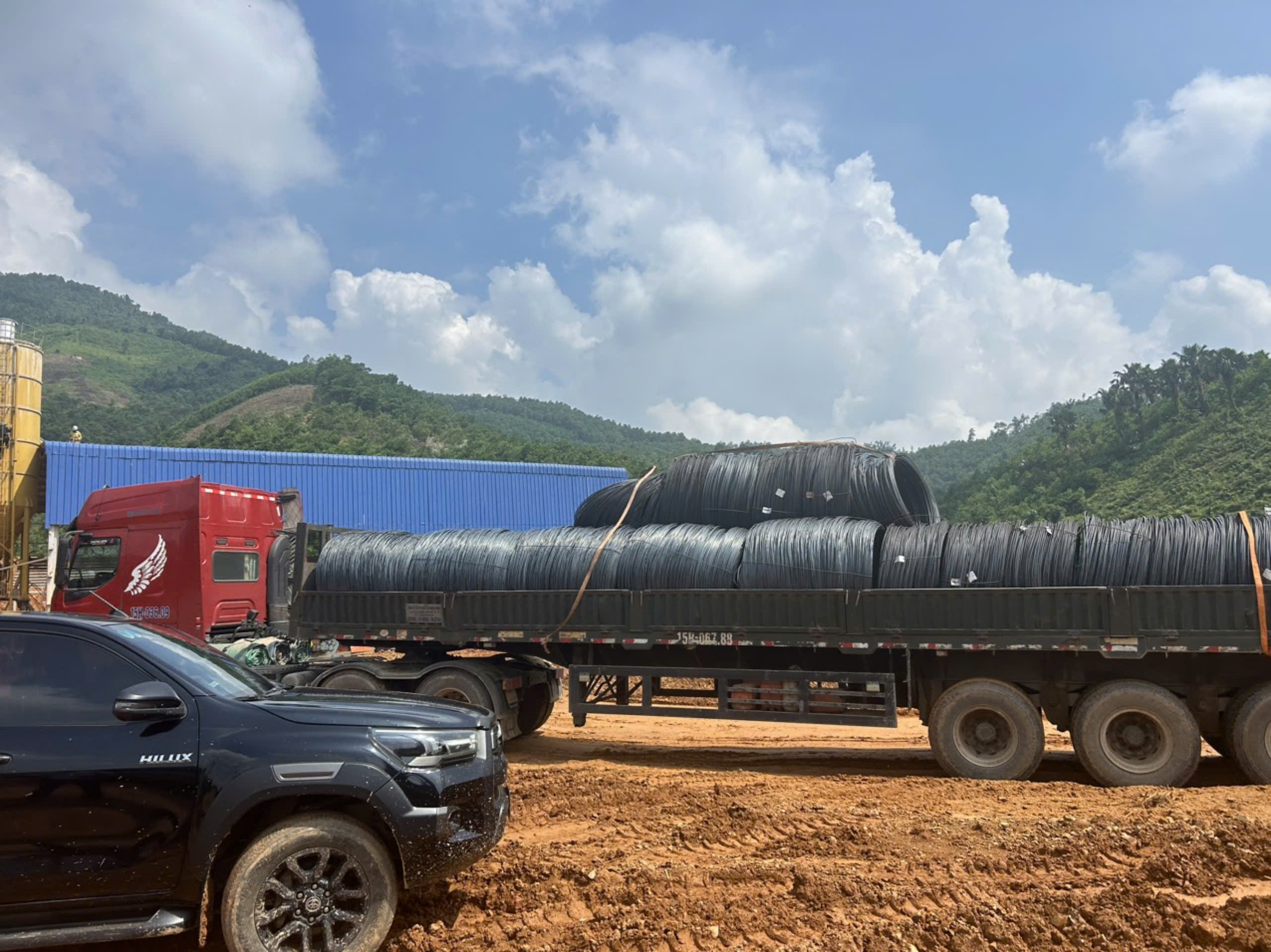 Nhiều c&ocirc;ng trường giao th&ocirc;ng tạm dừng thi c&ocirc;ng v&igrave; ảnh hưởng của mưa lũ- Ảnh 2.