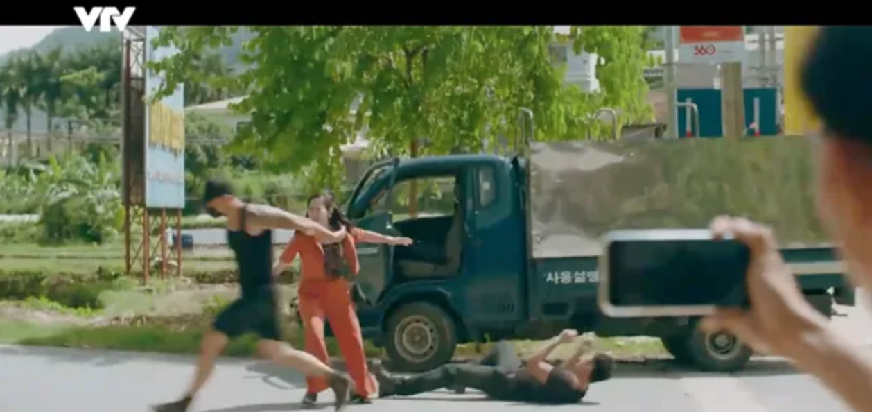 "Độc đạo" tập 4: Lê Toàn liệu có nể tình đàn em cũ?- Ảnh 5. "Độc đạo" tập 4: Lê Toàn liệu có nể tình đàn em cũ?- Ảnh 5.