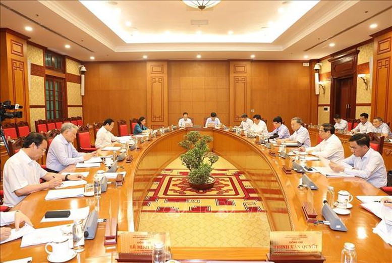 Tổng Bí thư, Chủ tịch nước Tô Lâm chủ trì họp Bộ Chính trị chỉ đạo khắc phục bão số 3- Ảnh 3. Tổng Bí thư, Chủ tịch nước Tô Lâm chủ trì họp Bộ Chính trị chỉ đạo khắc phục bão số 3- Ảnh 3.