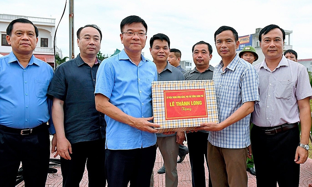 Cảnh kh&ocirc;ng điện, kh&ocirc;ng nước v&agrave; kh&ocirc;ng s&oacute;ng điện thoại hậu b&atilde;o số 3 Yagi ở Hải Dương- Ảnh 5.