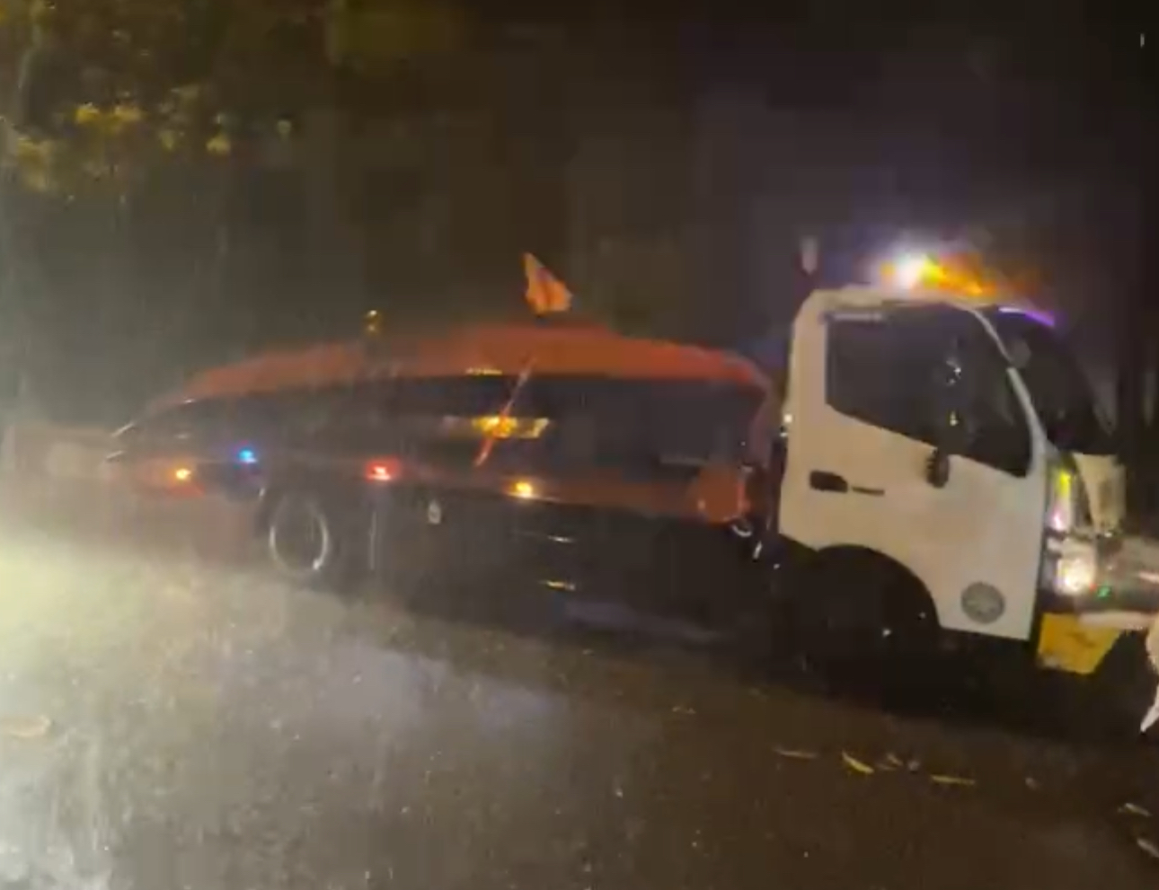 Trắng đ&ecirc;m đưa đ&ograve; từ ch&ugrave;a Hương l&ecirc;n Th&aacute;i Nguy&ecirc;n ứng cứu người d&acirc;n bị lũ bủa v&acirc;y- Ảnh 2.