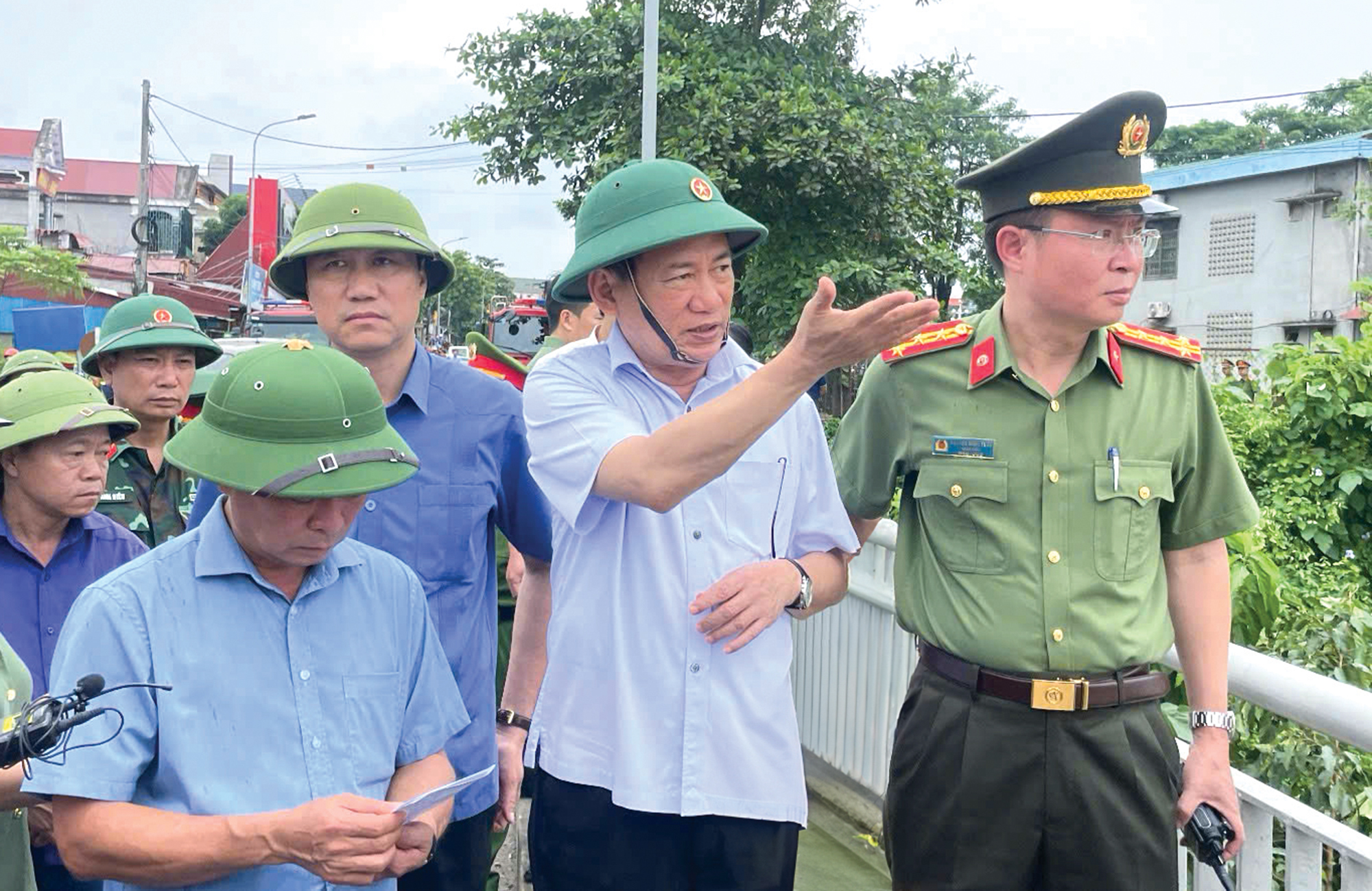 X&acirc;y mới cầu Phong Ch&acirc;u v&igrave; kh&ocirc;ng thể sửa chữa- Ảnh 1.